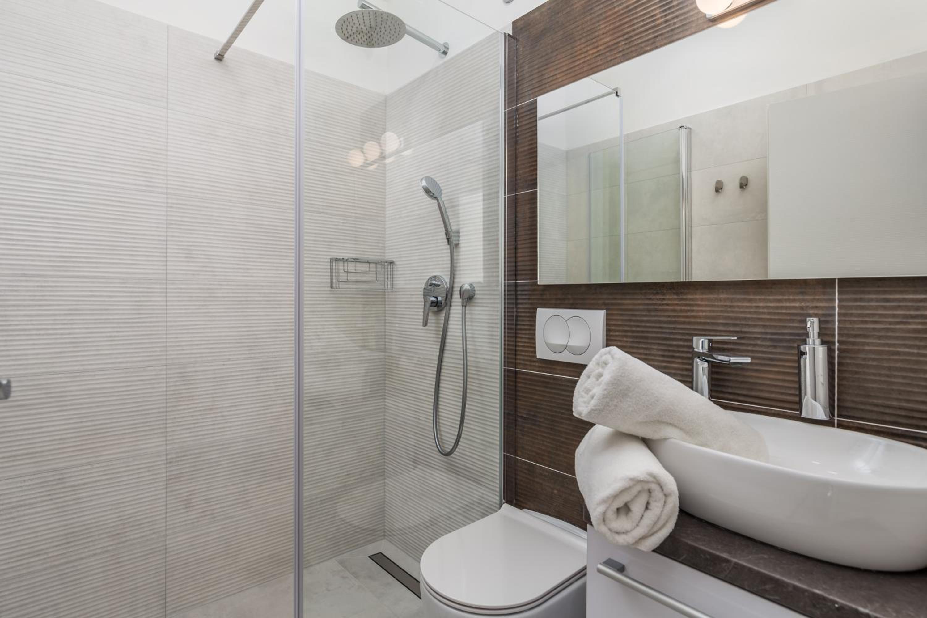 One-Bedroom Apartment - Photo 8