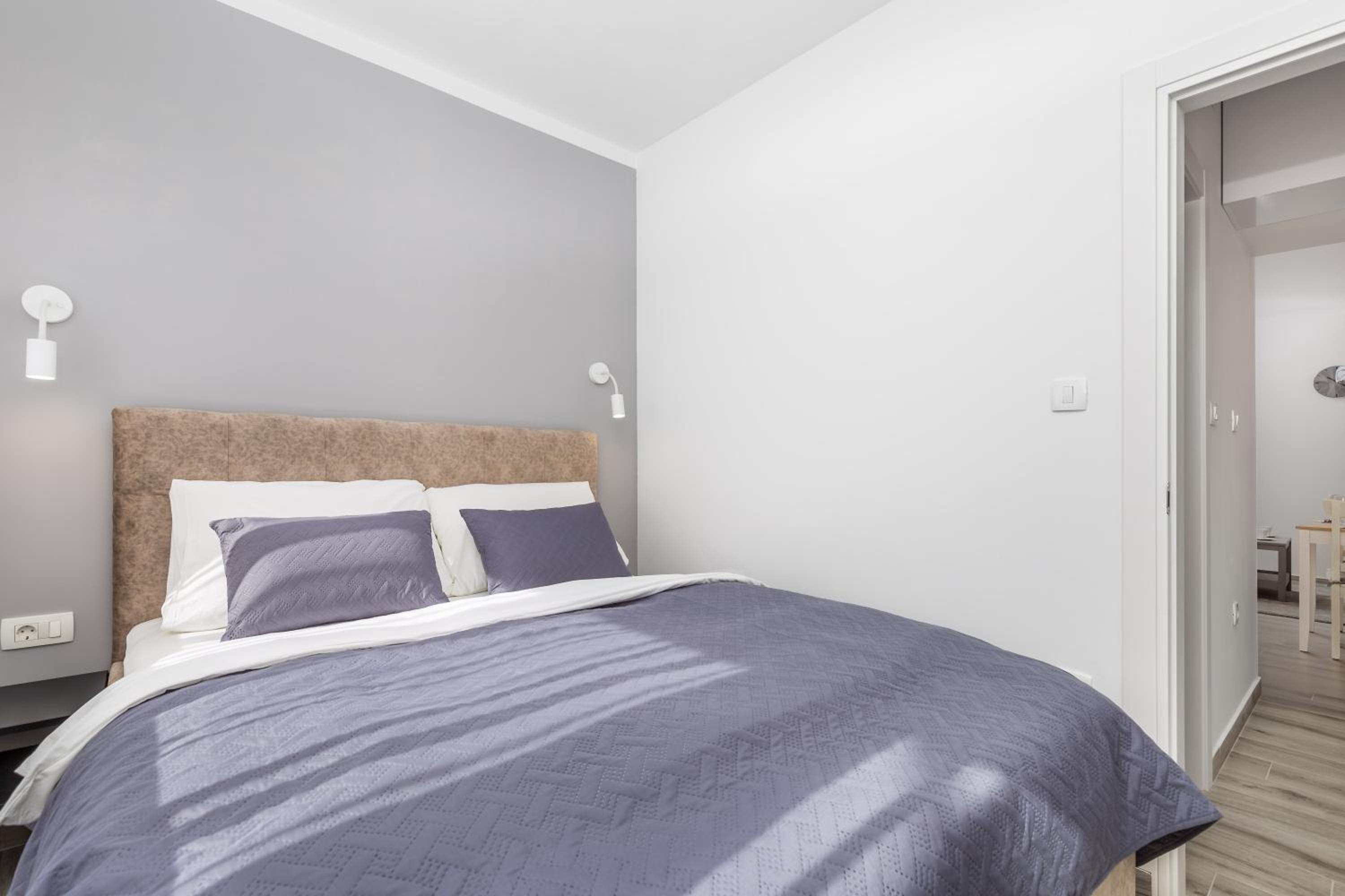 One-Bedroom Apartment - Photo 12