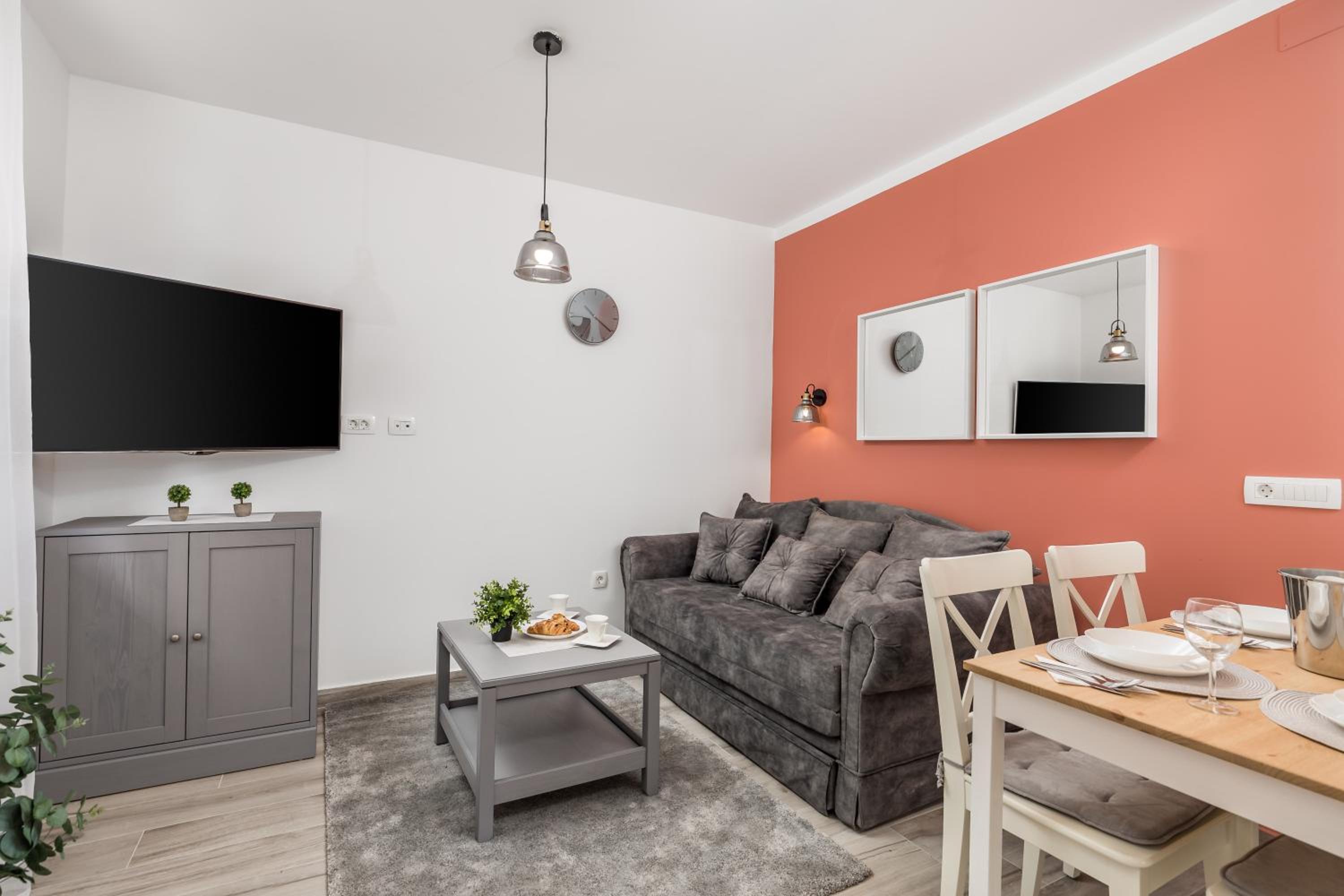 One-Bedroom Apartment - Photo 11