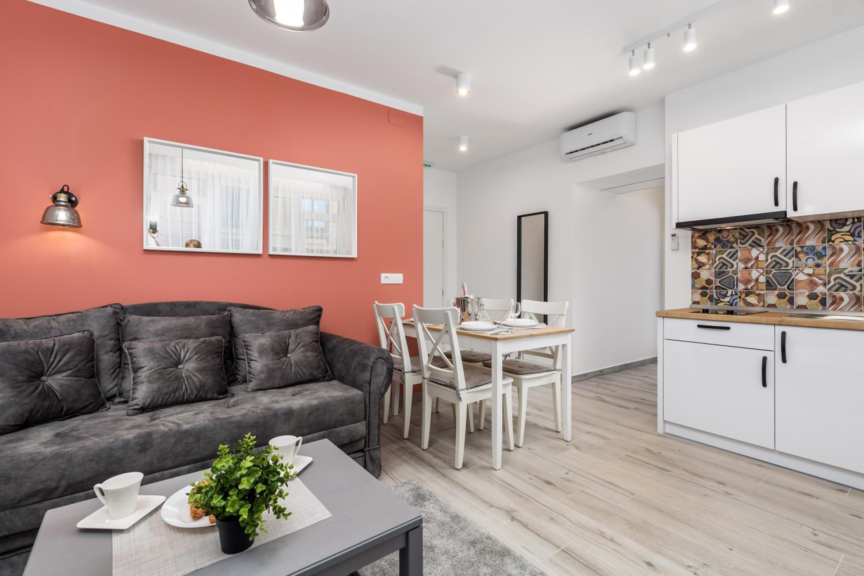 One-Bedroom Apartment - Photo 4