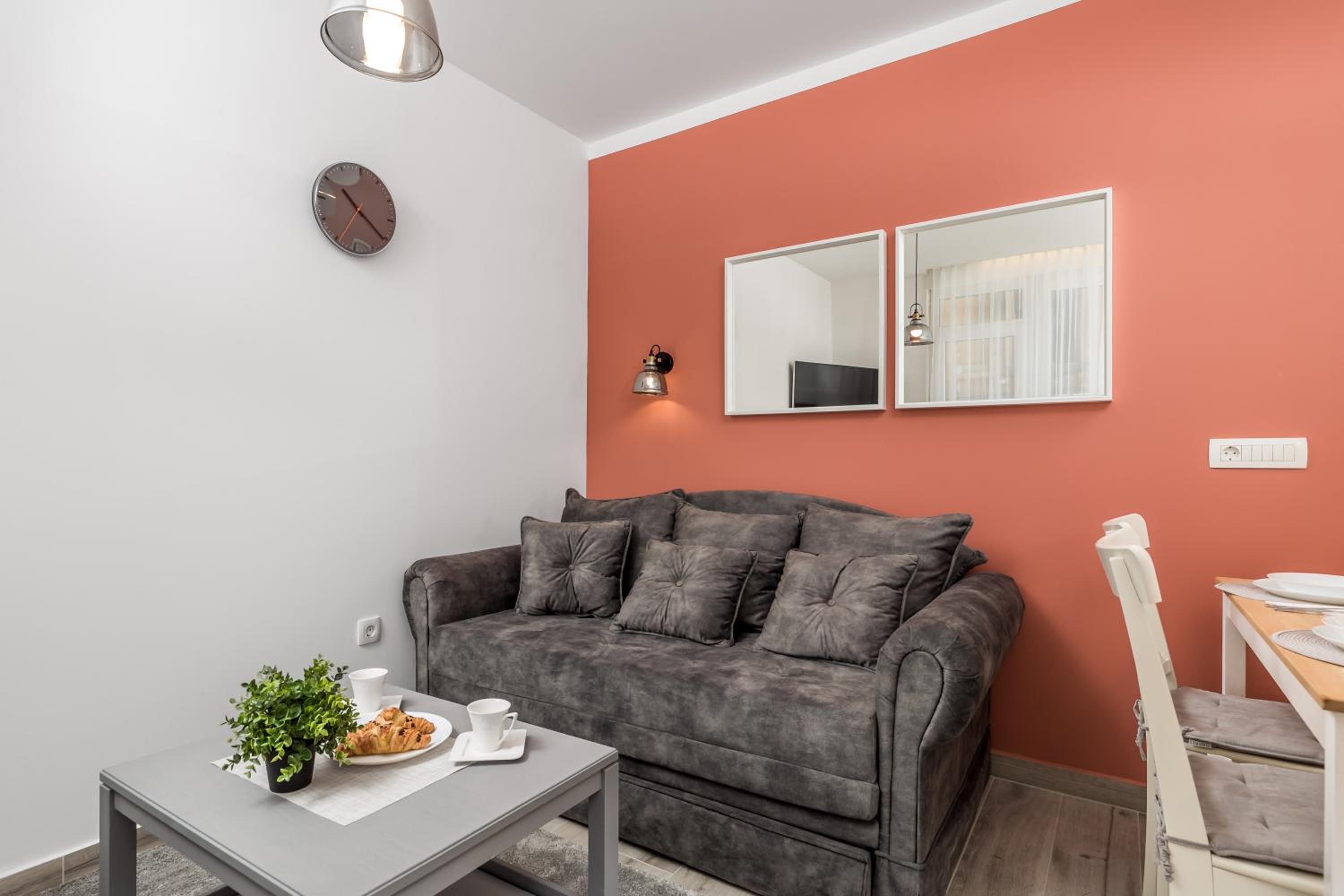 One-Bedroom Apartment - Photo 1