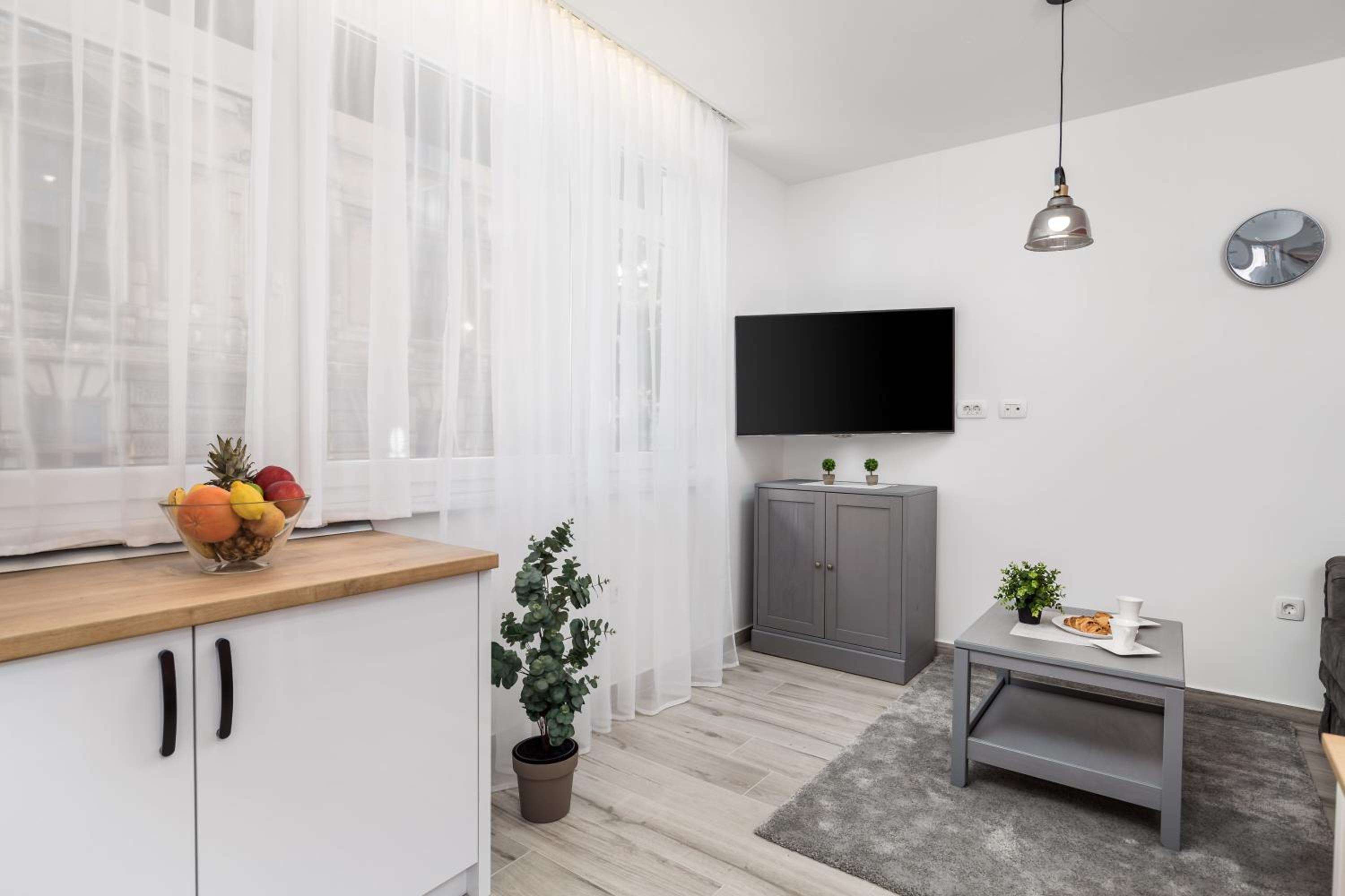 One-Bedroom Apartment - Photo 9