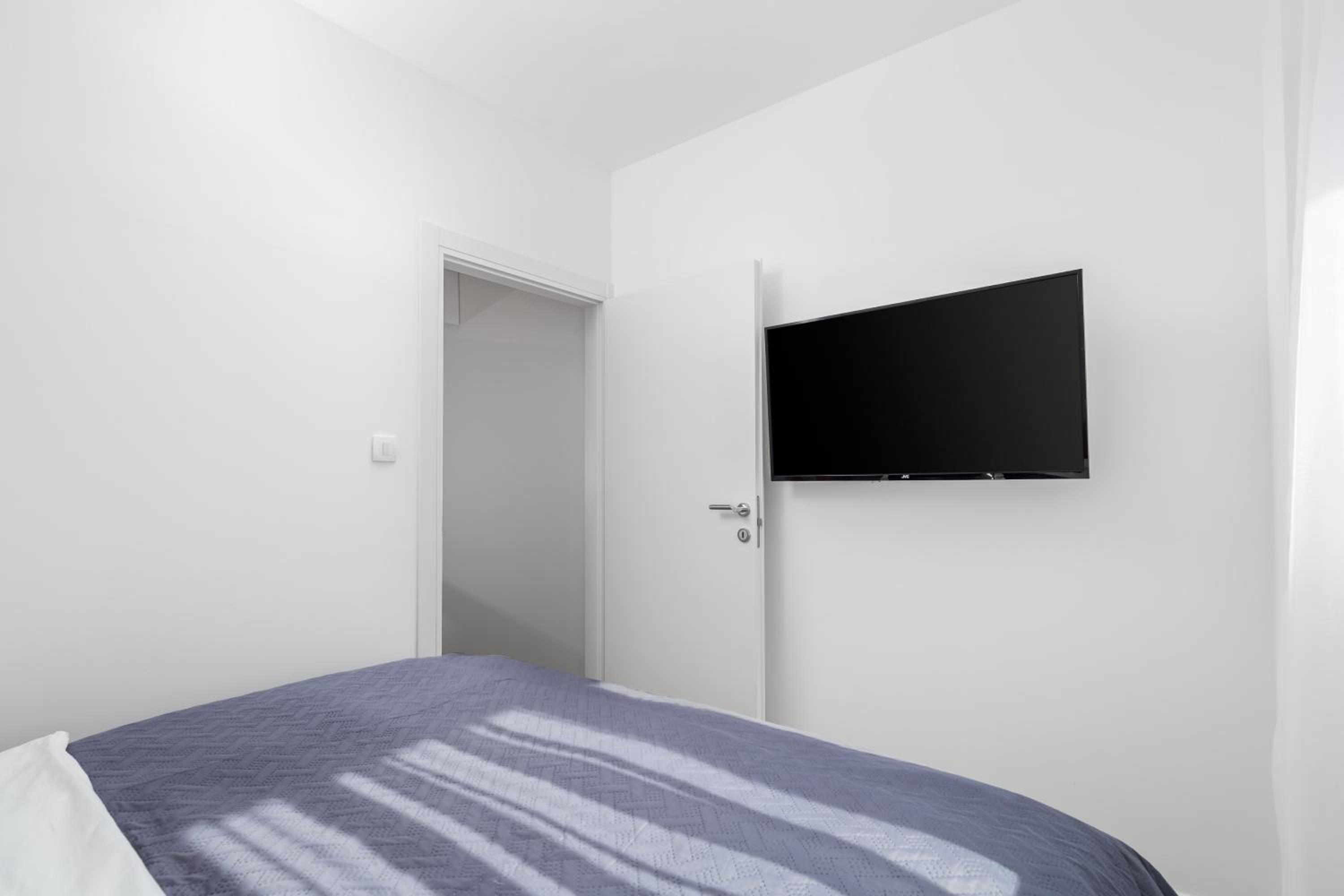 One-Bedroom Apartment - Photo 13