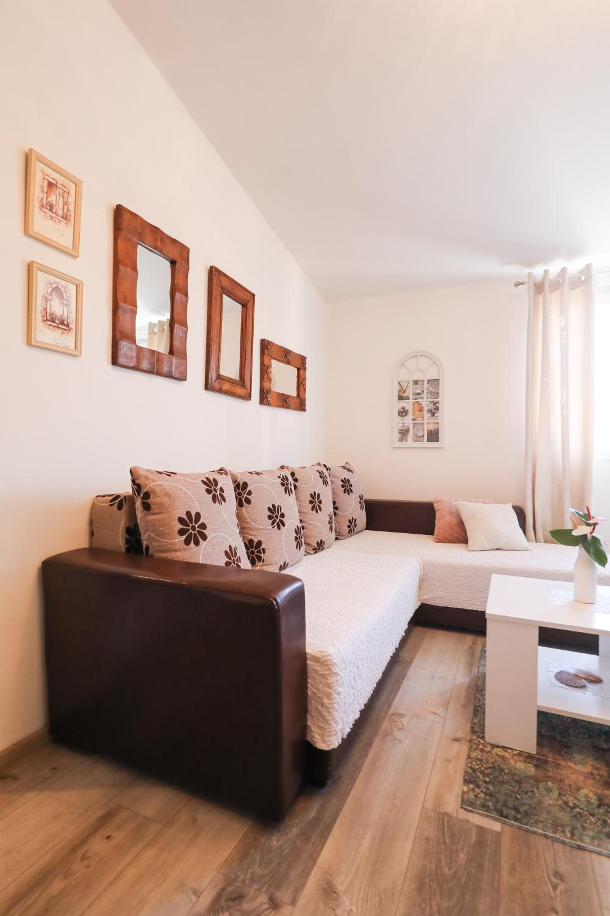 One-Bedroom Apartment - Photo 17