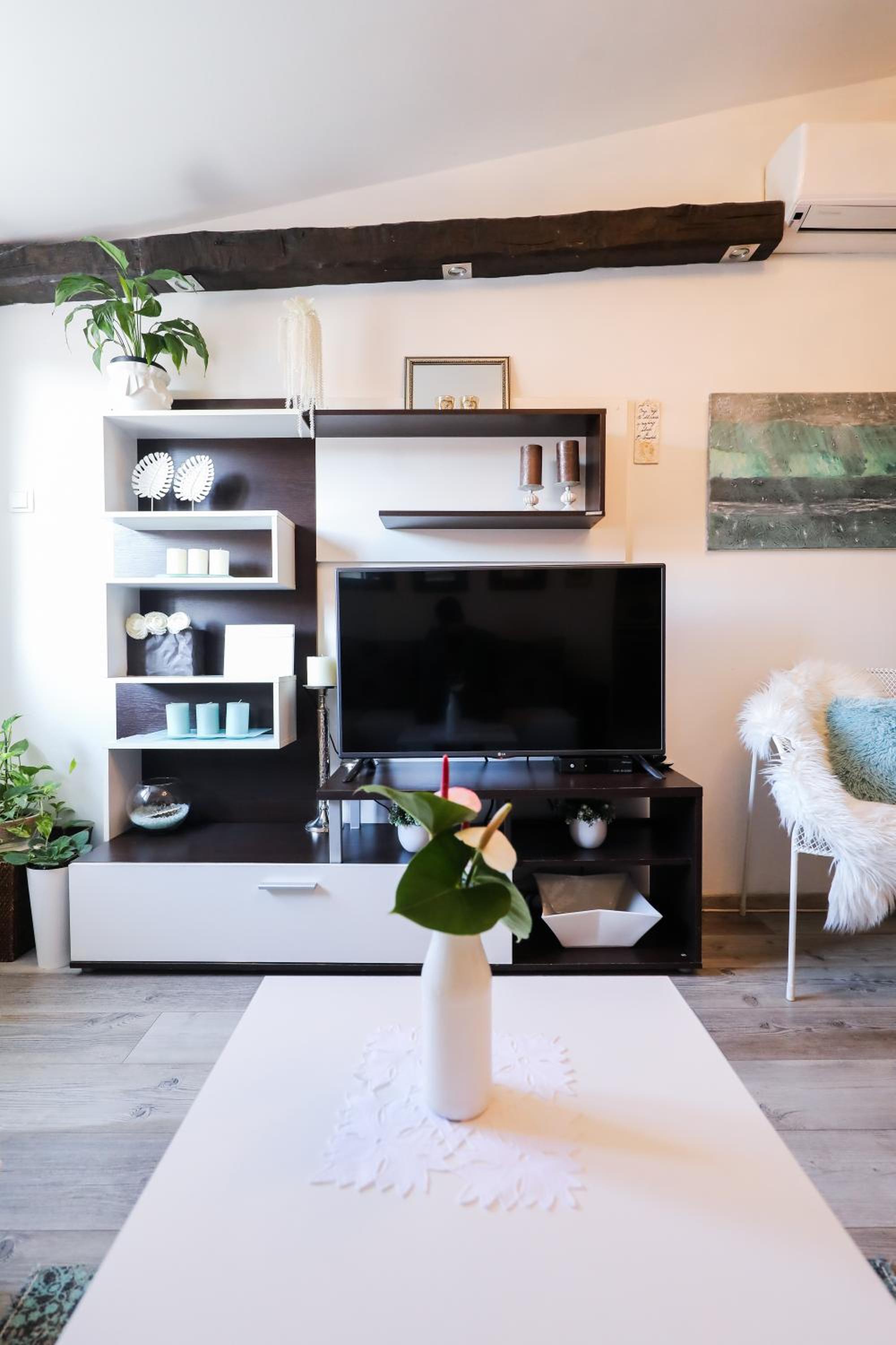 One-Bedroom Apartment - Photo 25