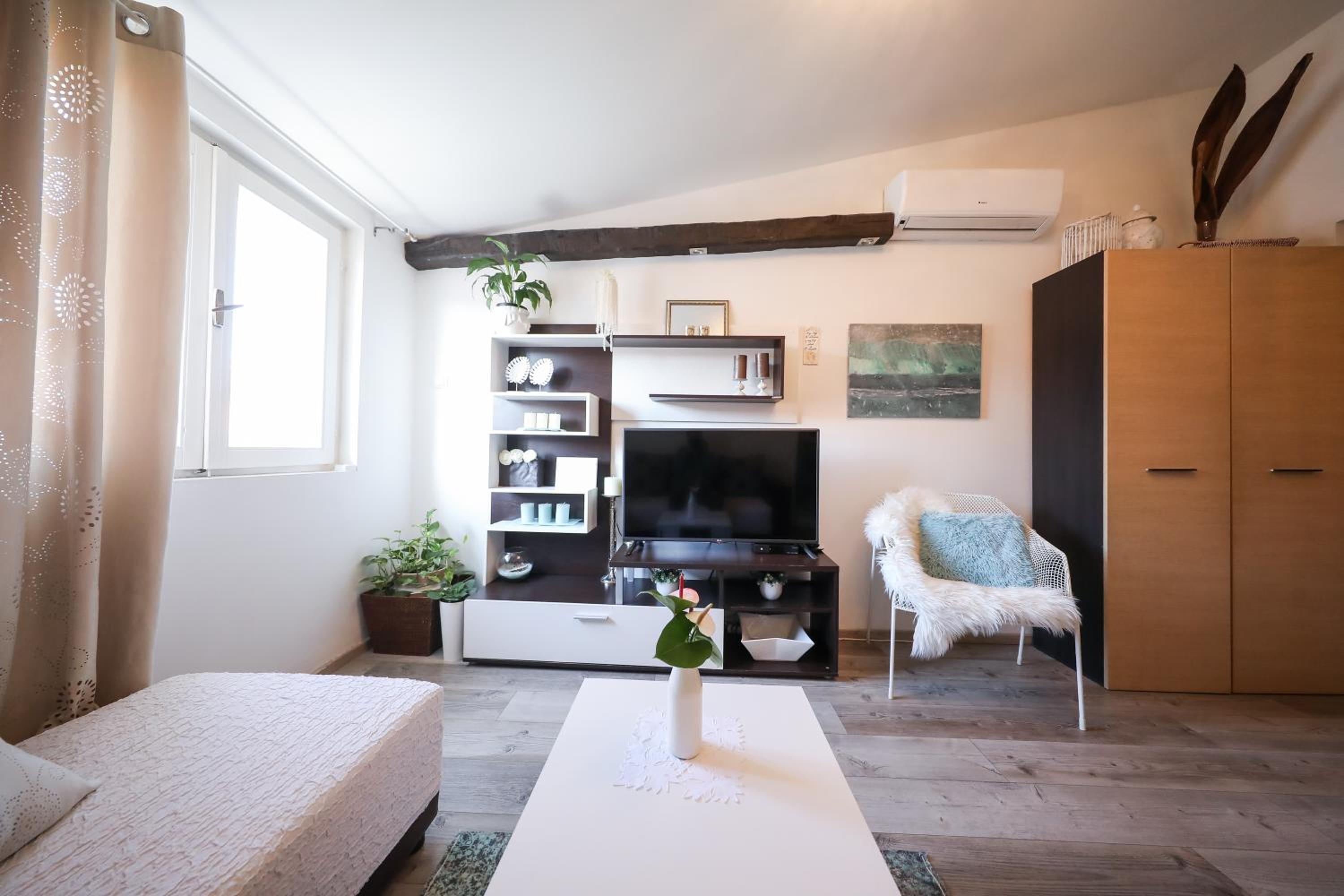One-Bedroom Apartment - Photo 26