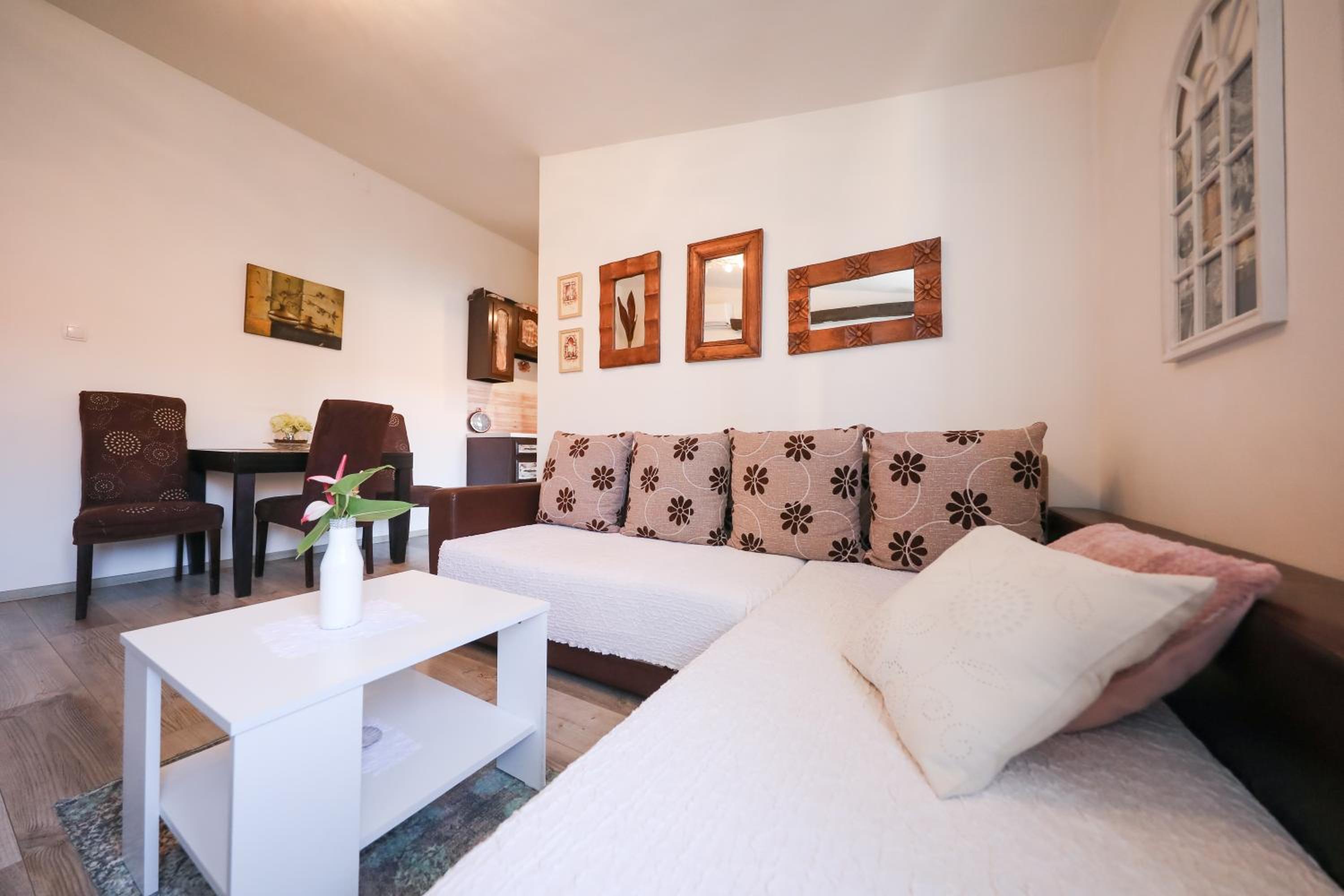 One-Bedroom Apartment - Photo 27