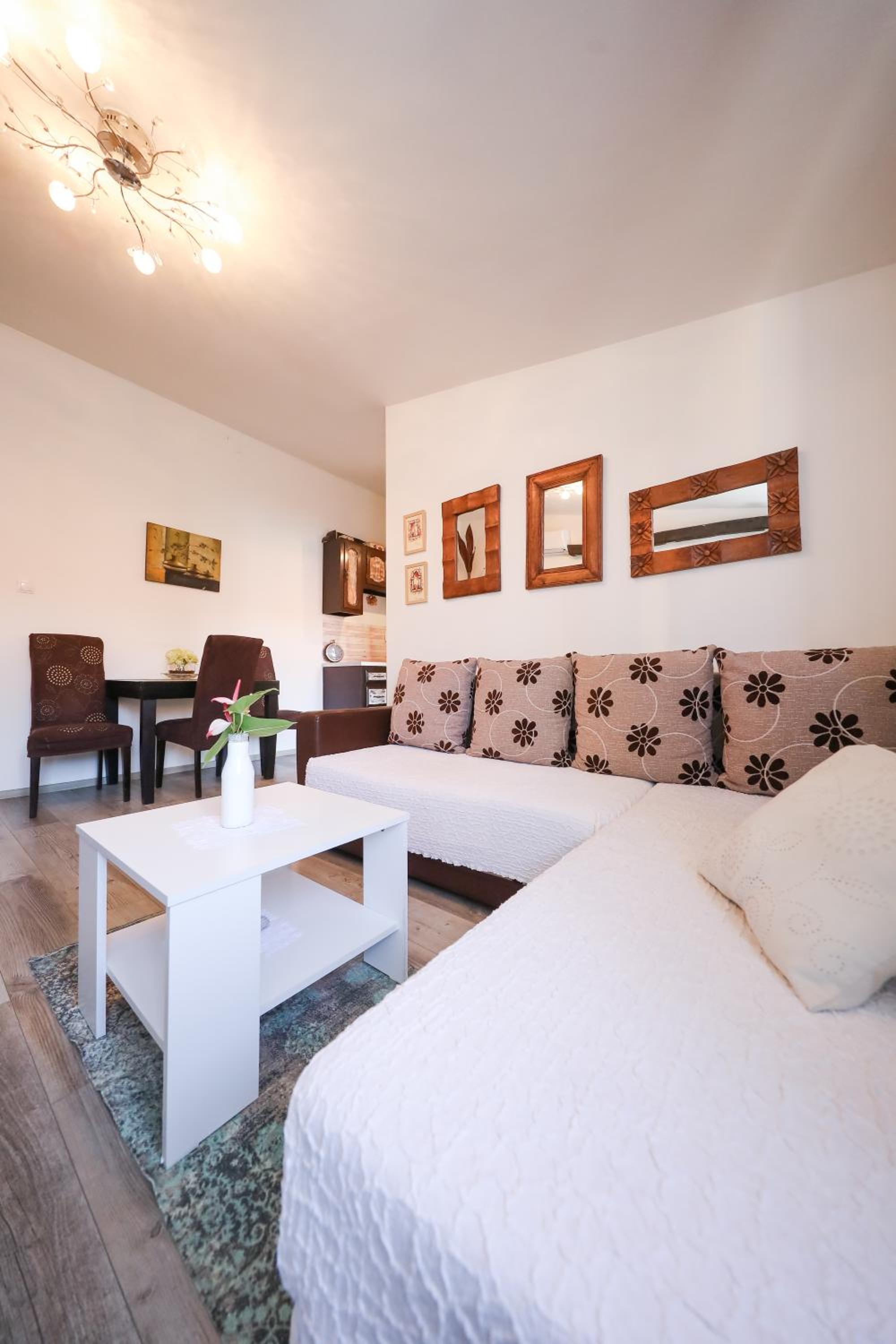 One-Bedroom Apartment - Photo 28