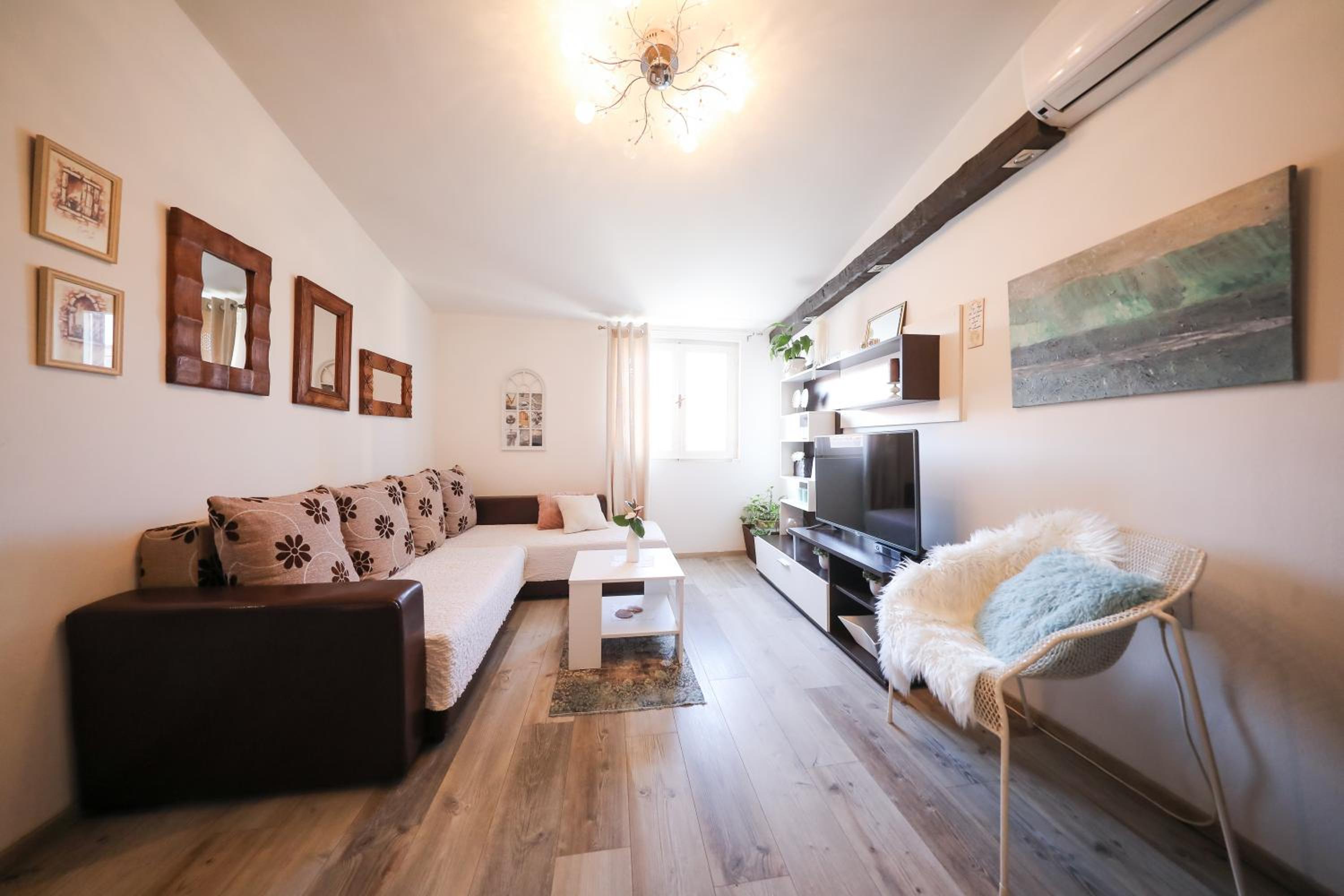 One-Bedroom Apartment - Photo 31