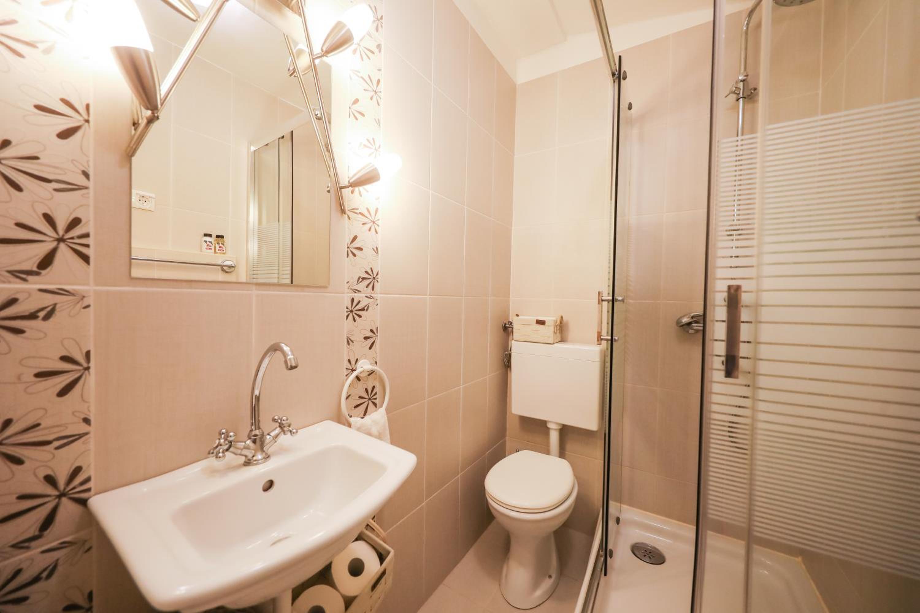One-Bedroom Apartment - Photo 12