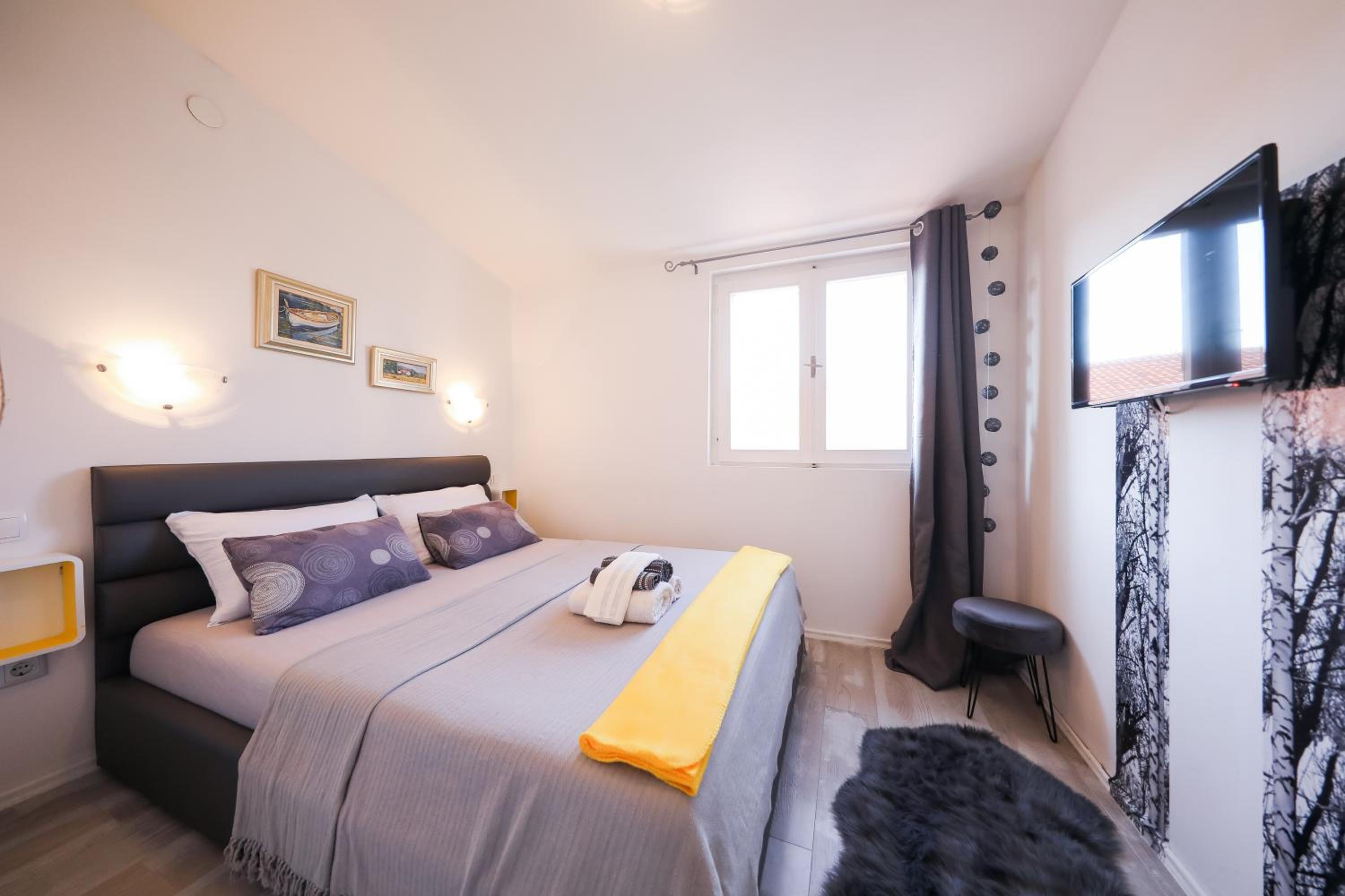 One-Bedroom Apartment - Photo 13