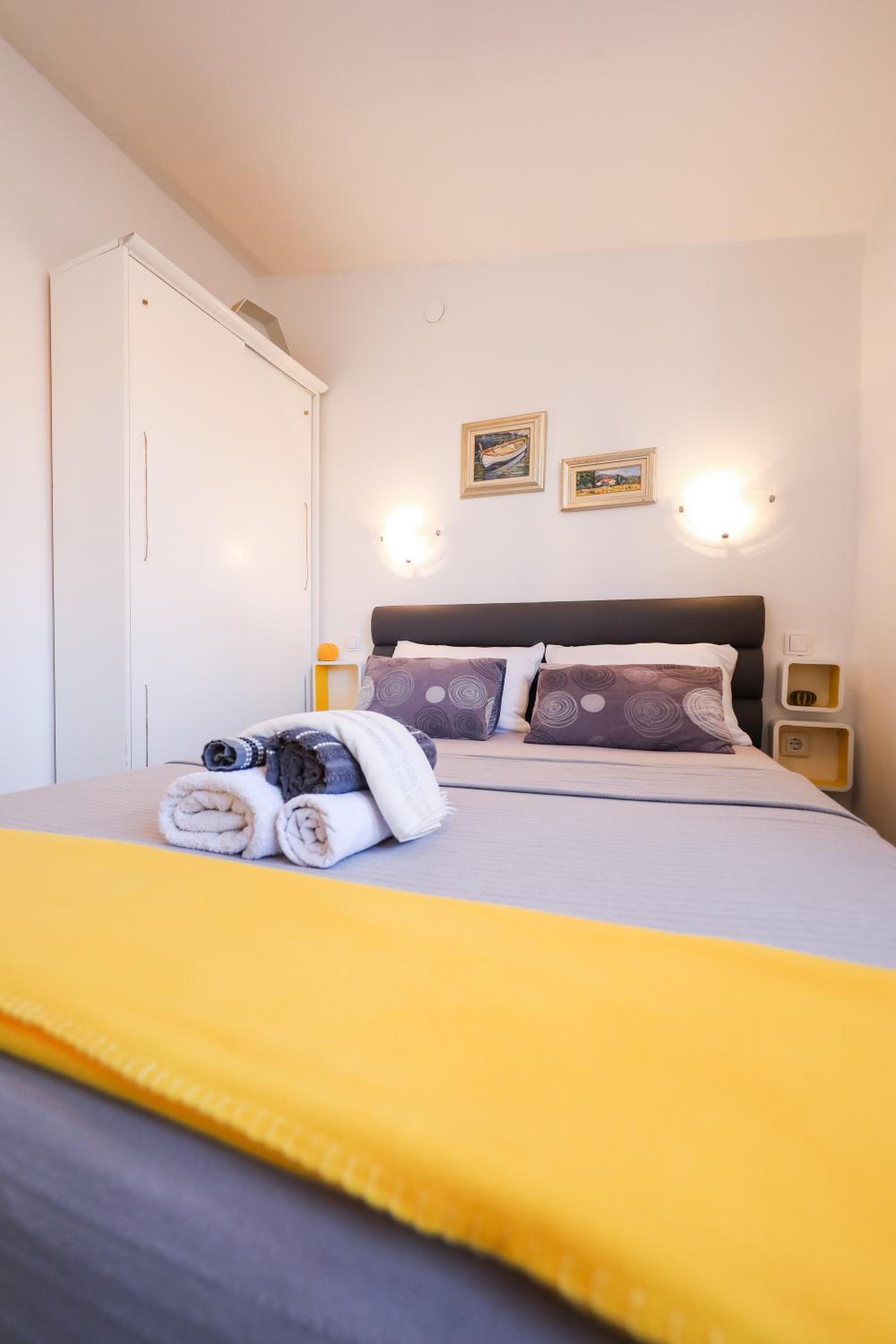 One-Bedroom Apartment - Photo 14