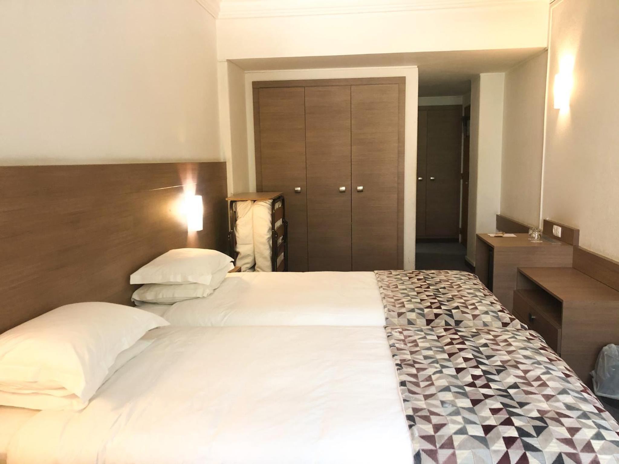 Twin Room - Photo 2