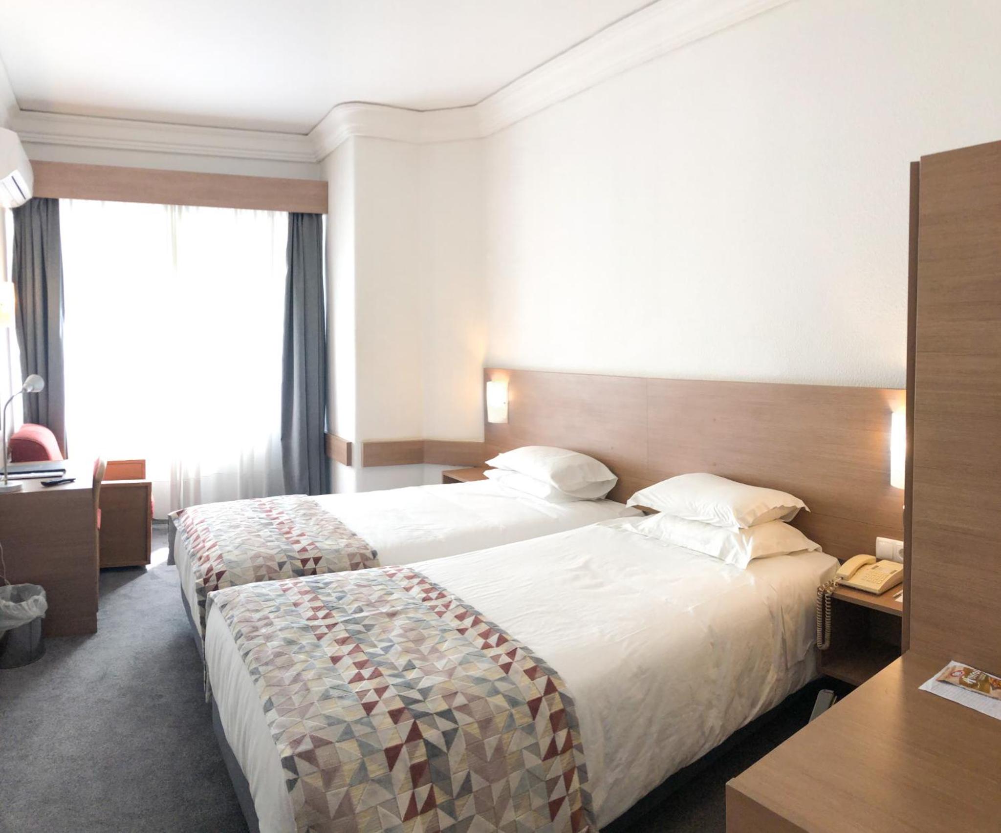Twin Room - Photo 3