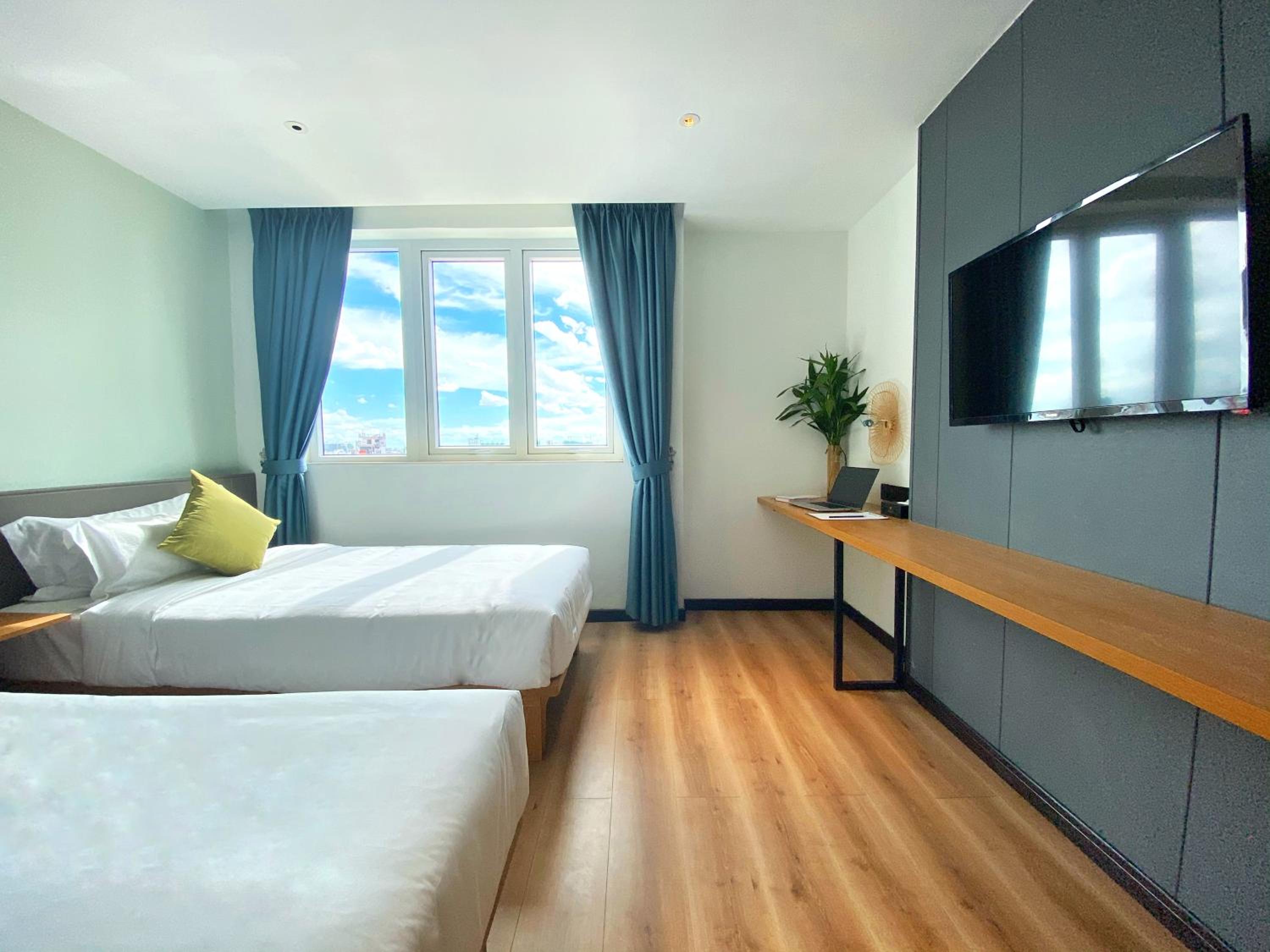 Twin Room with Balcony - Photo 1