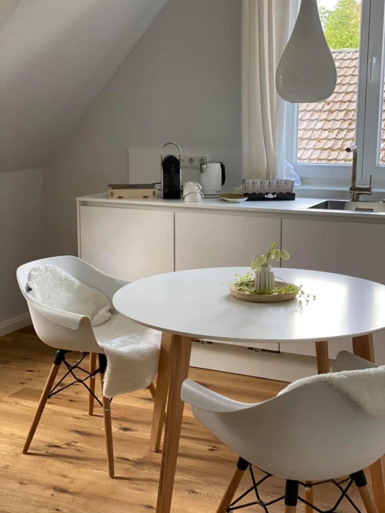 One-Bedroom Apartment - Photo 3