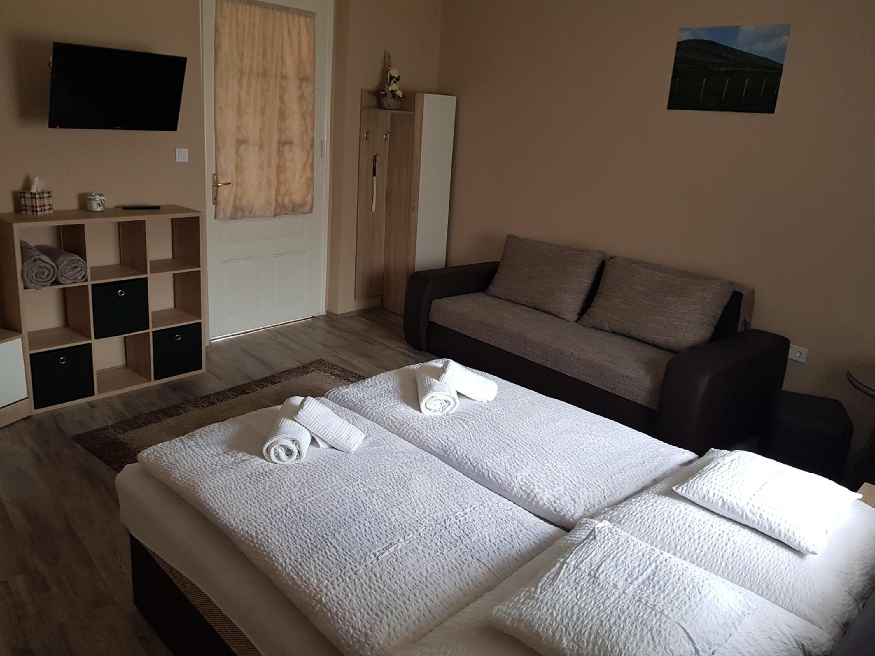 Double Room with Private External Bathroom photo 2