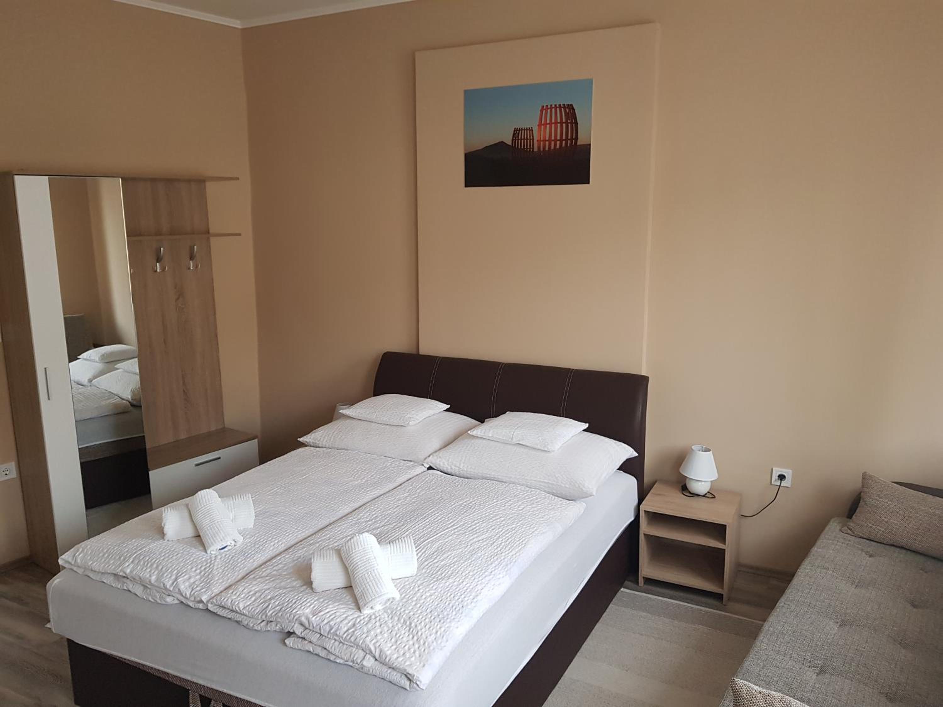 Double Room with Private Bathroom - Photo 6