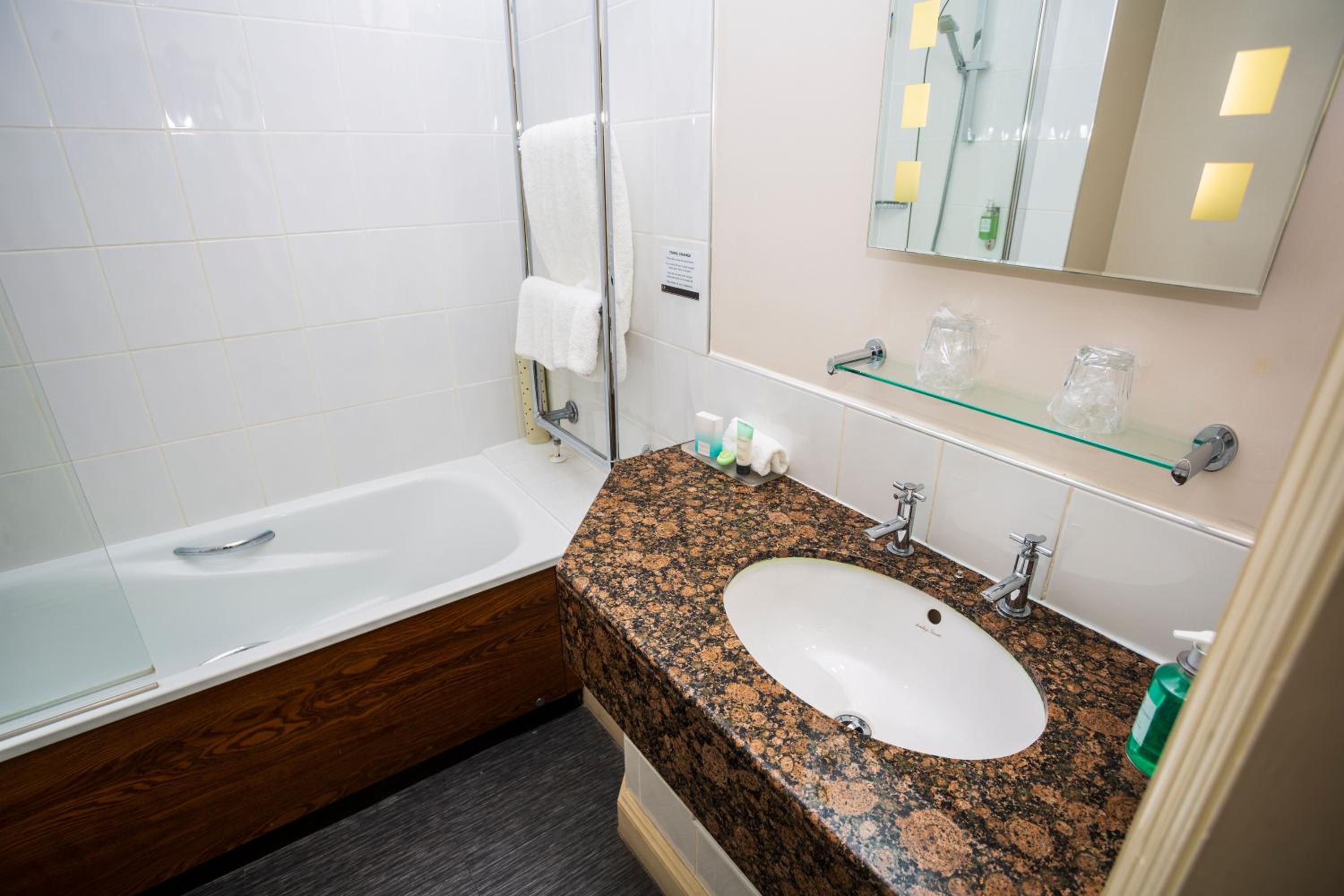 Standard Double Room - Photo 4