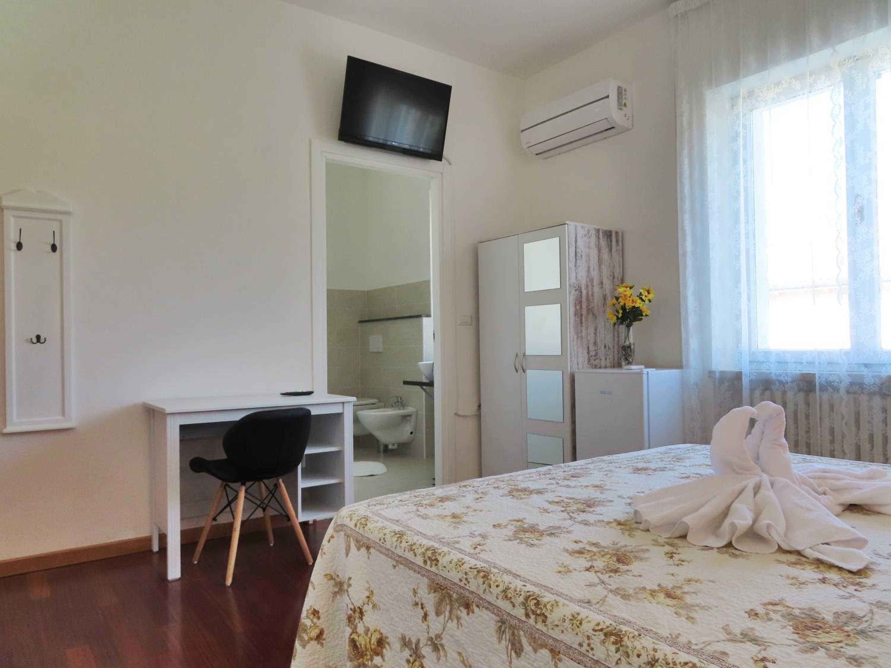 Double Room with Private Bathroom photo 1