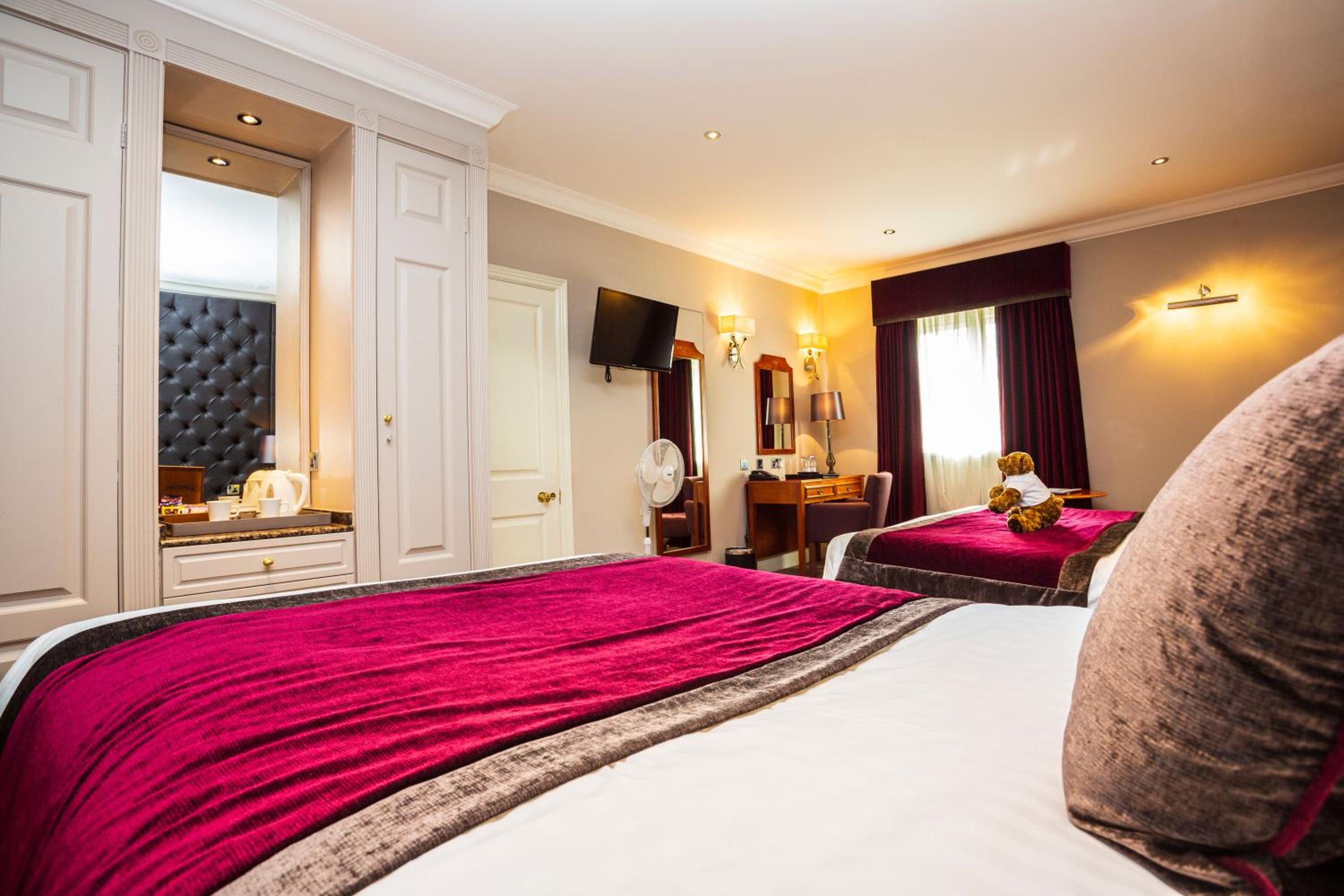 Superior Family Room (2 Adults + 2 Children) photo 2