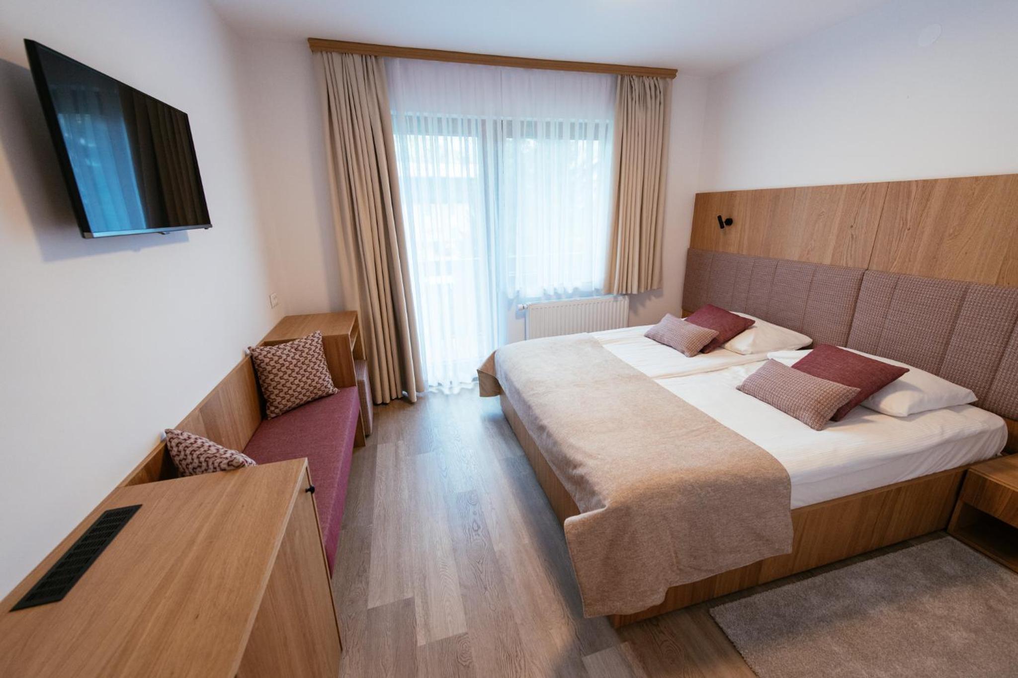 Double Room with Balcony - Photo 1