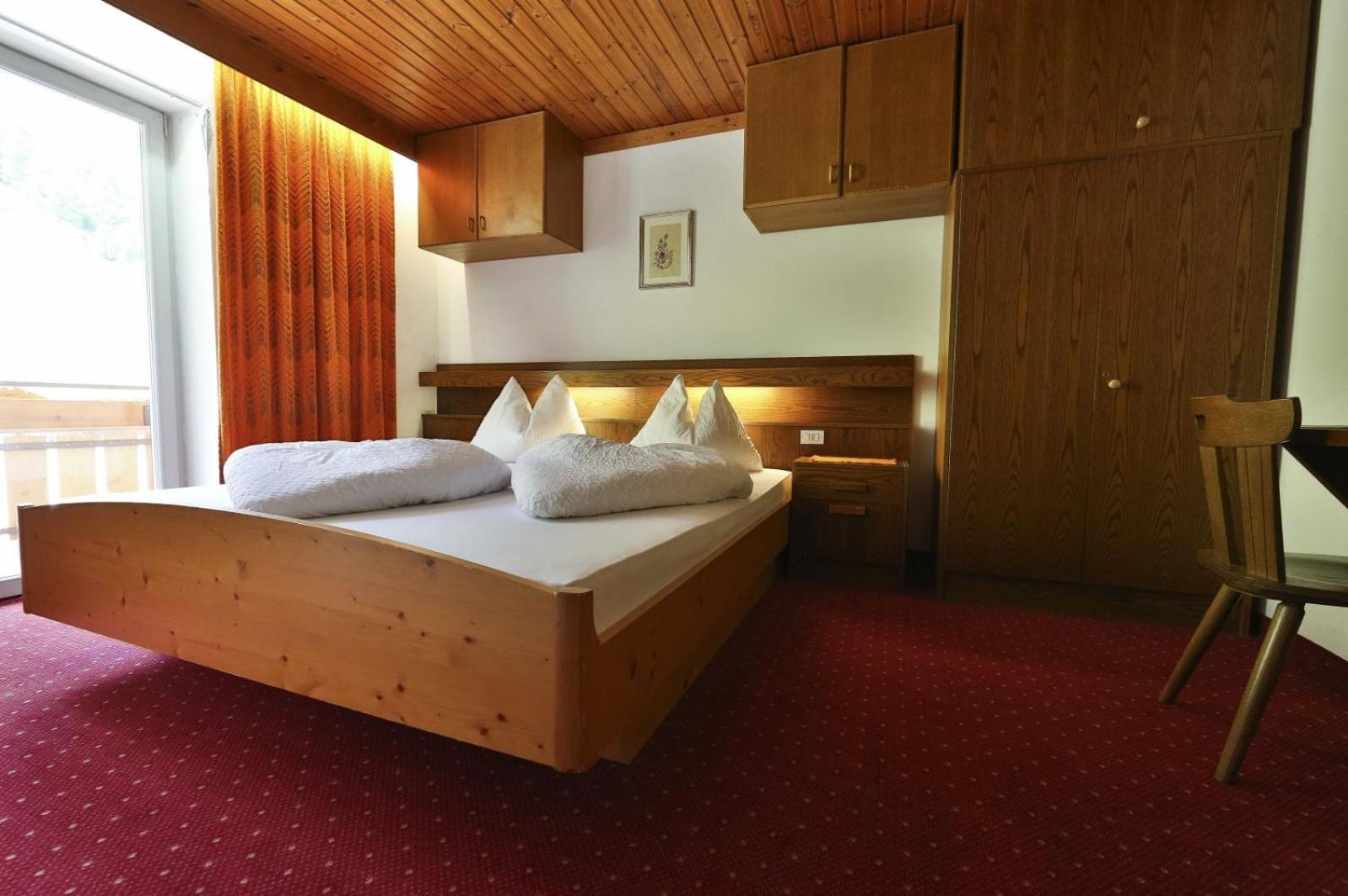Double Room with Balcony - Photo 2