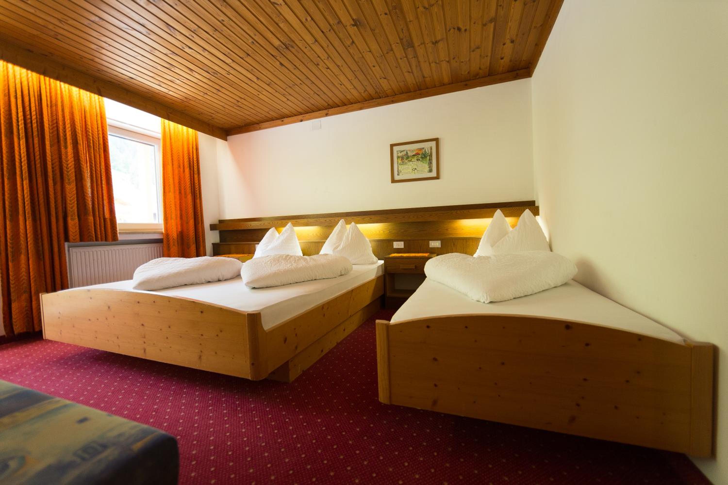 Triple Room with Balcony - Photo 5
