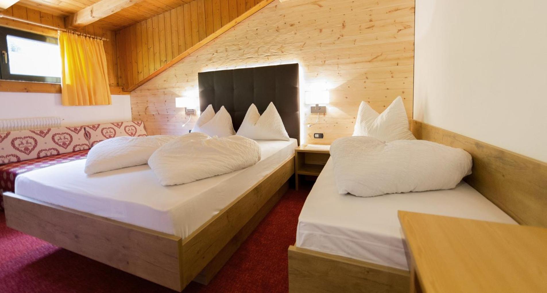 Triple Room with Balcony - Photo 1