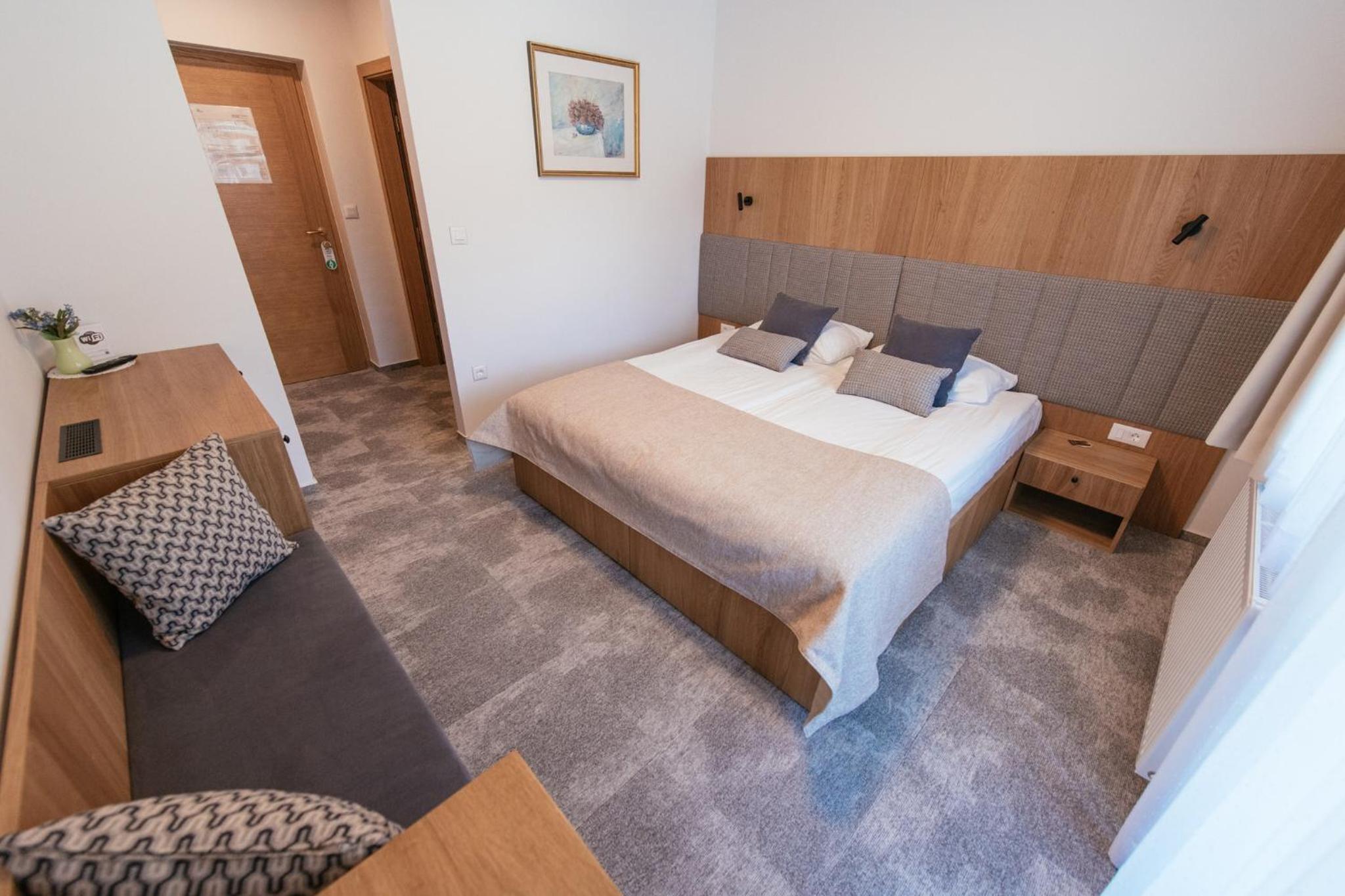 Double Room with Balcony - Photo 5