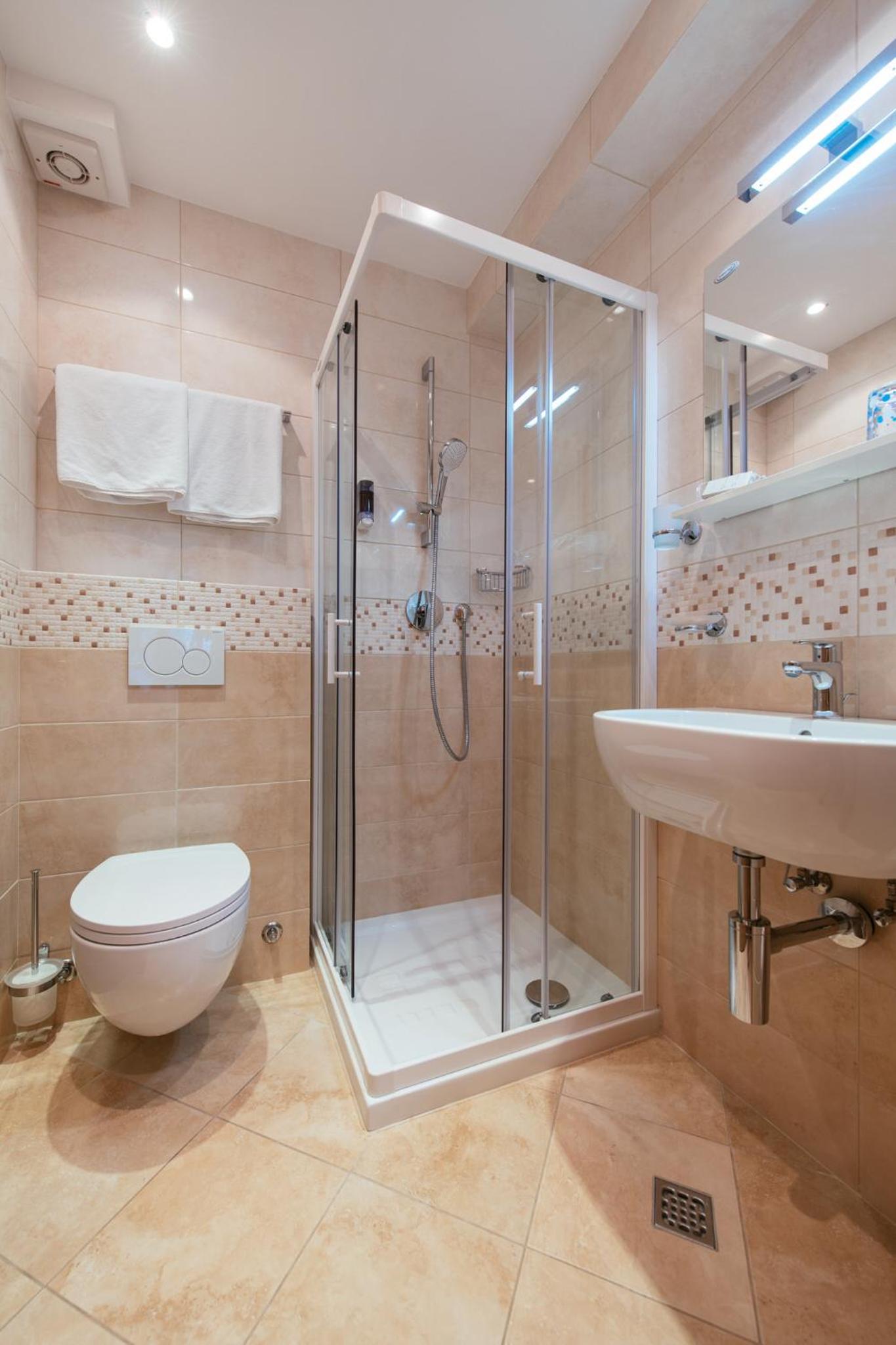 Triple Room with Balcony - Photo 5