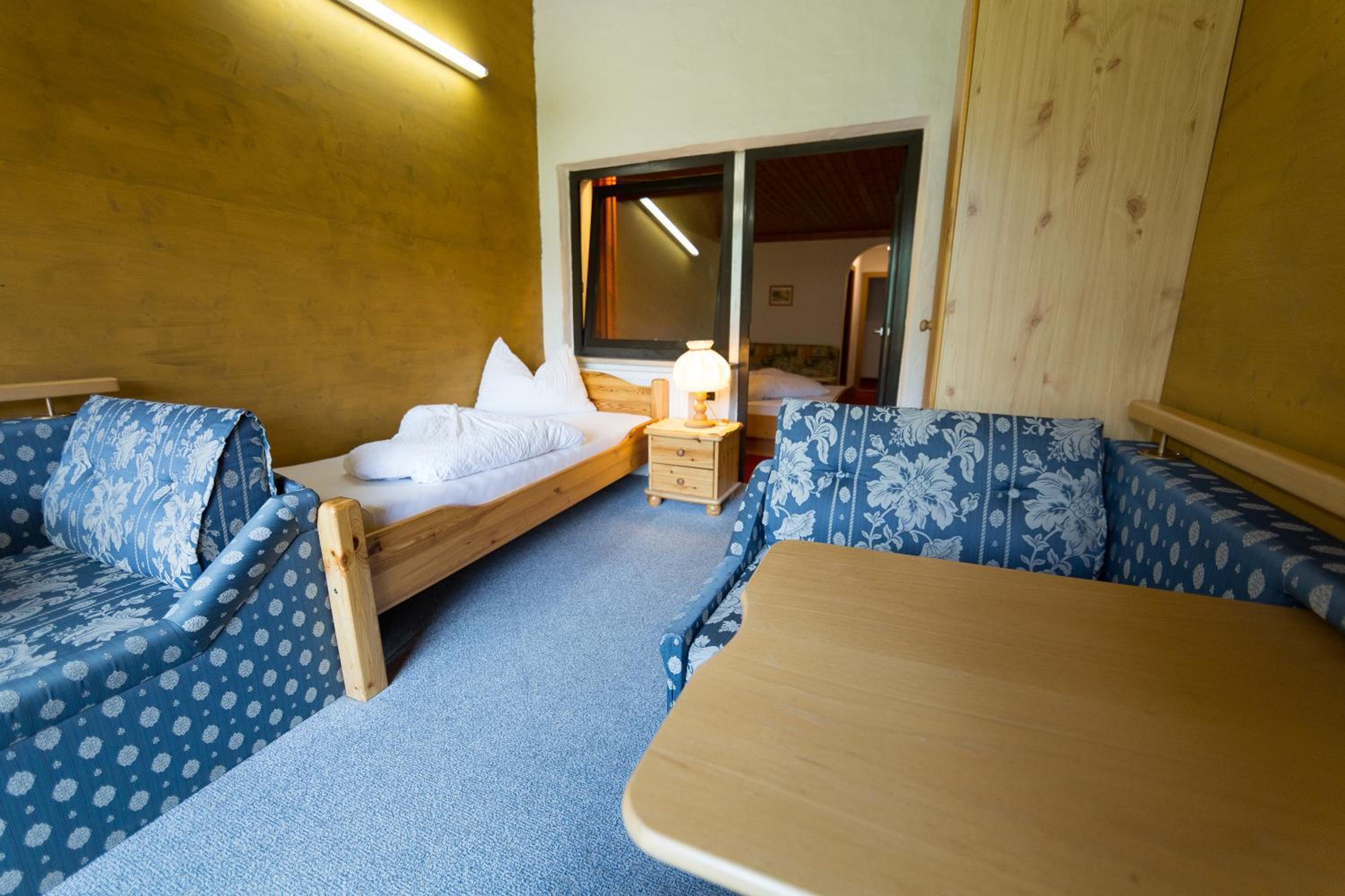 Quadruple Room with Balcony - Photo 1