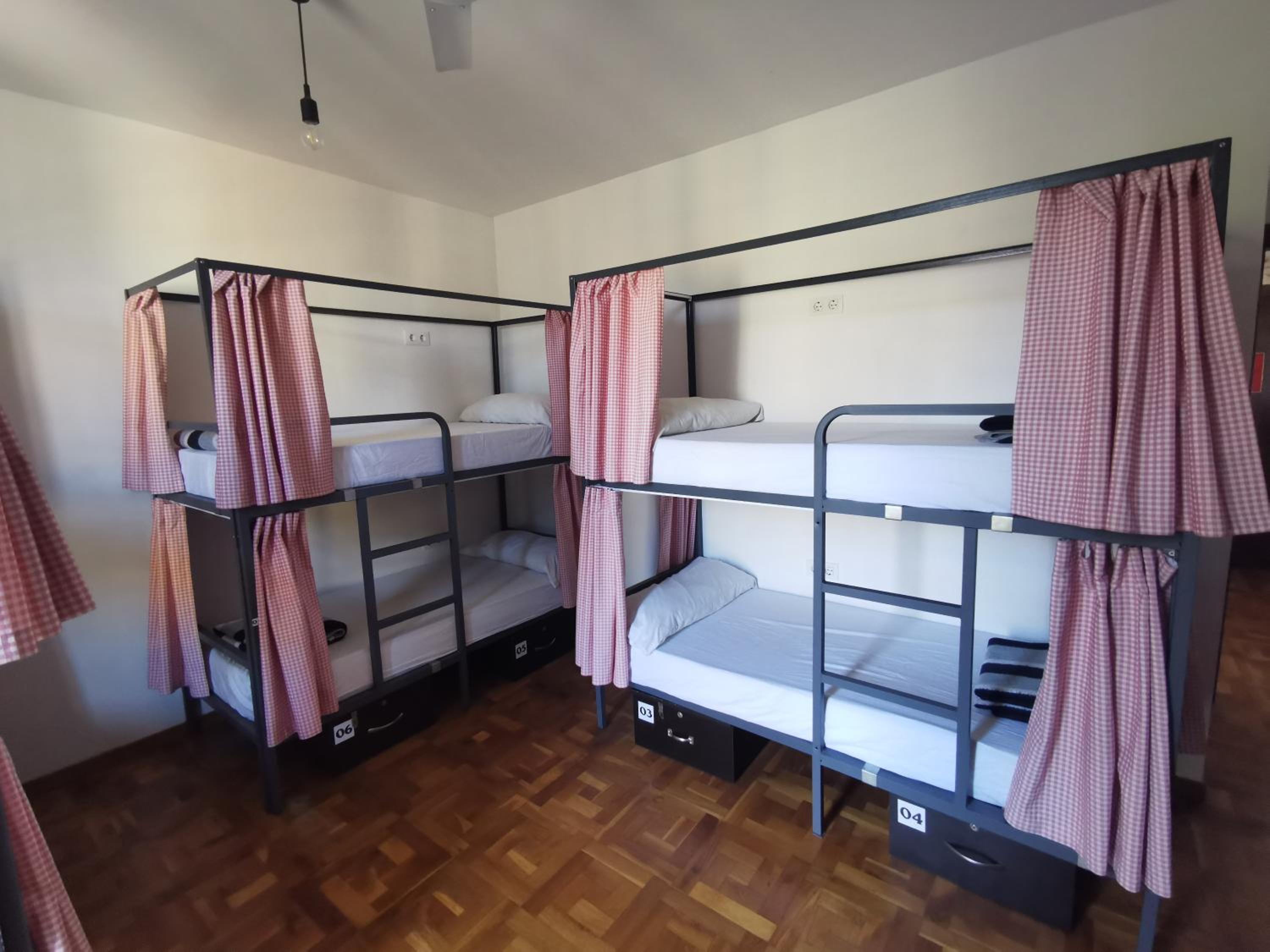 Bed in 8-Bed Mixed Dormitory Room photo 3