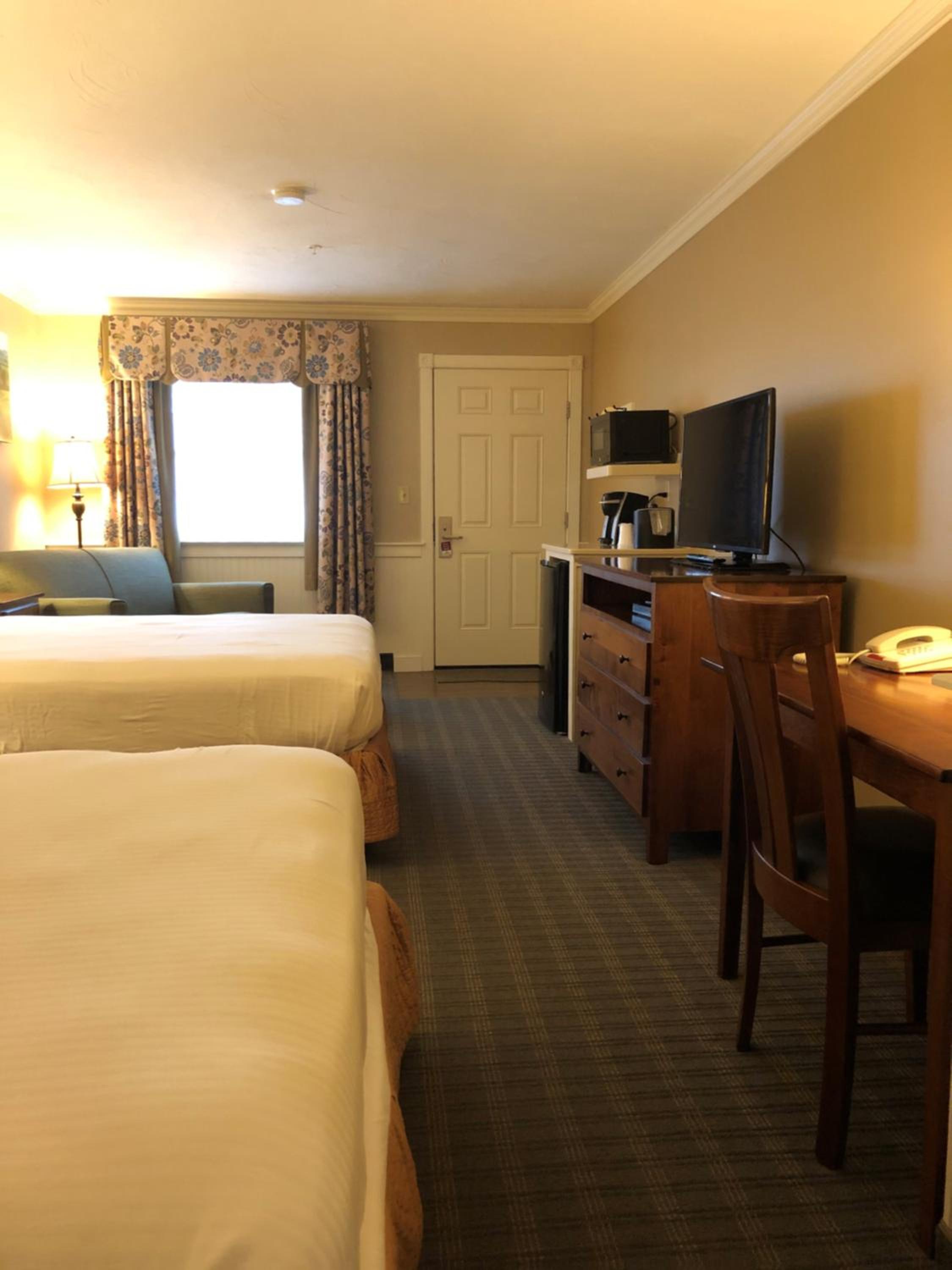Deluxe Queen Room with Two Queen Beds photo 2