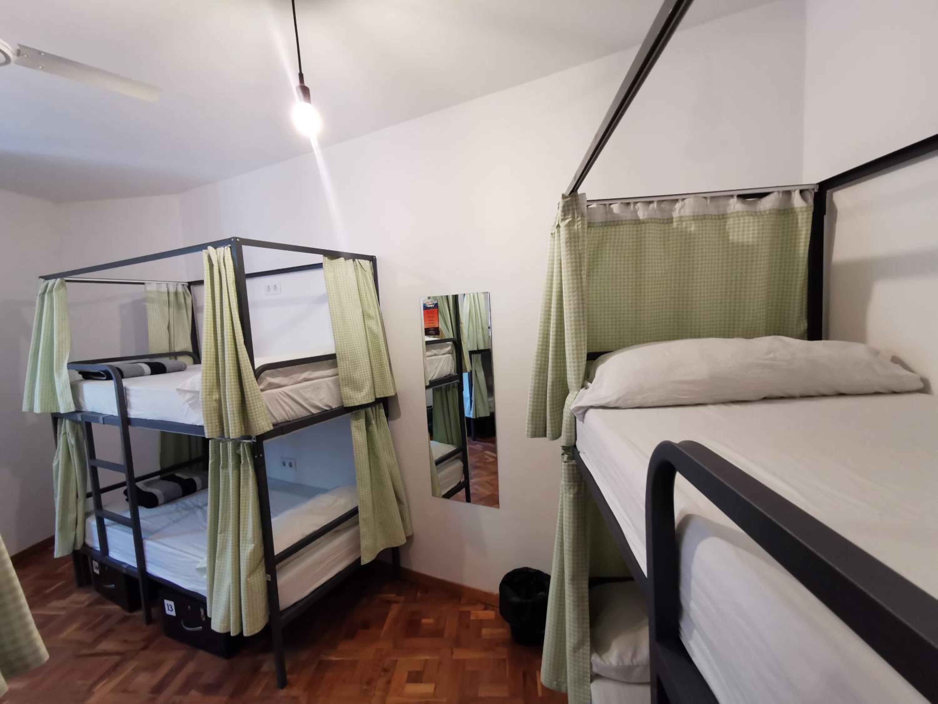 Bed in 8-Bed Mixed Dormitory Room photo 2