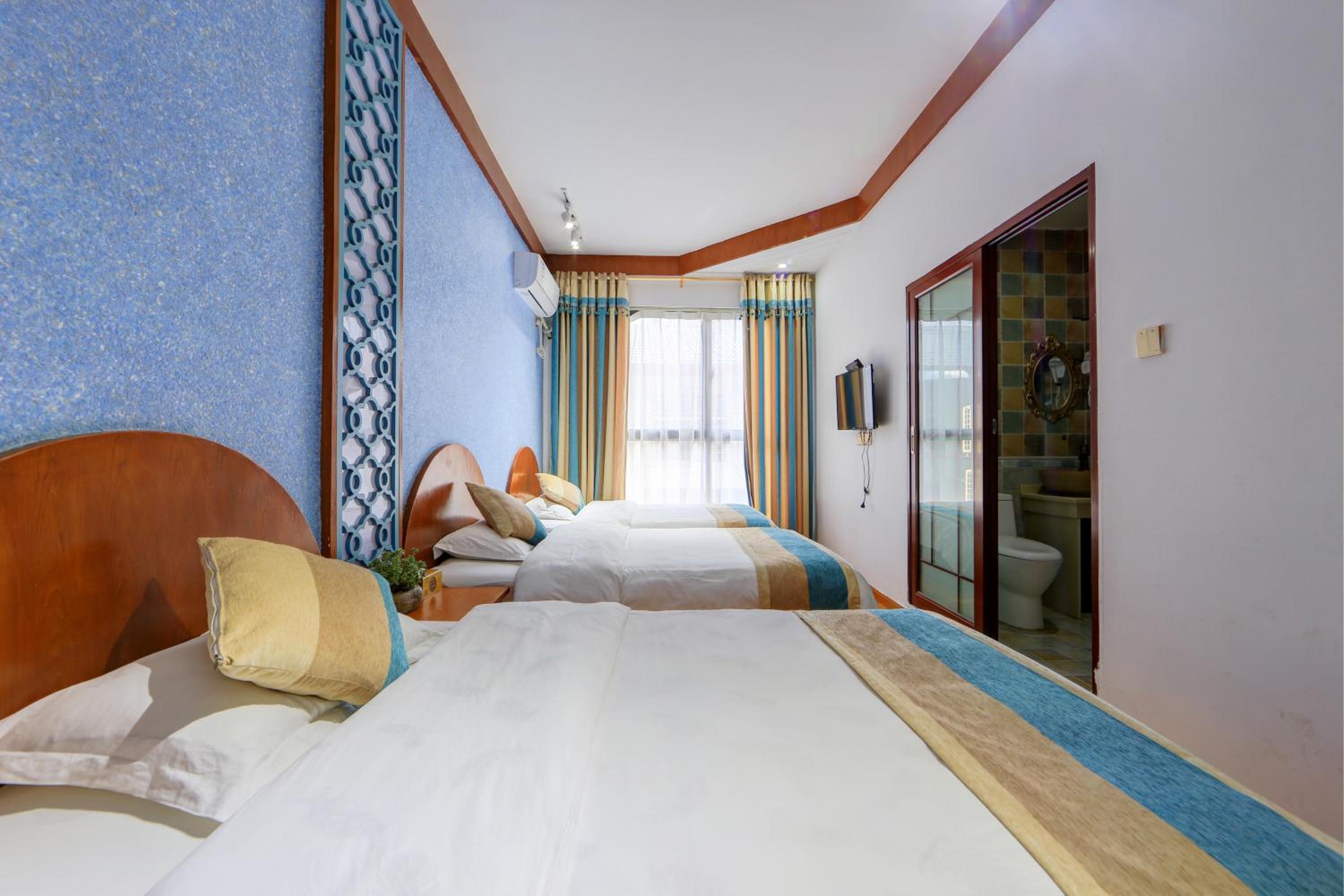 Triple Room with Private Bathroom photo 3