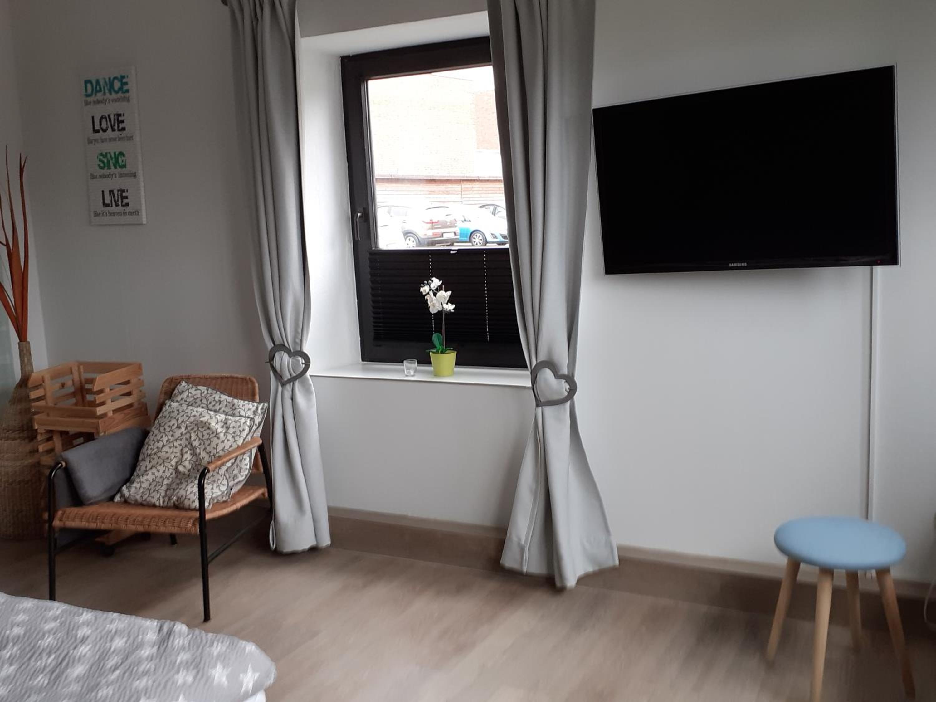 One-Bedroom Apartment - Photo 15
