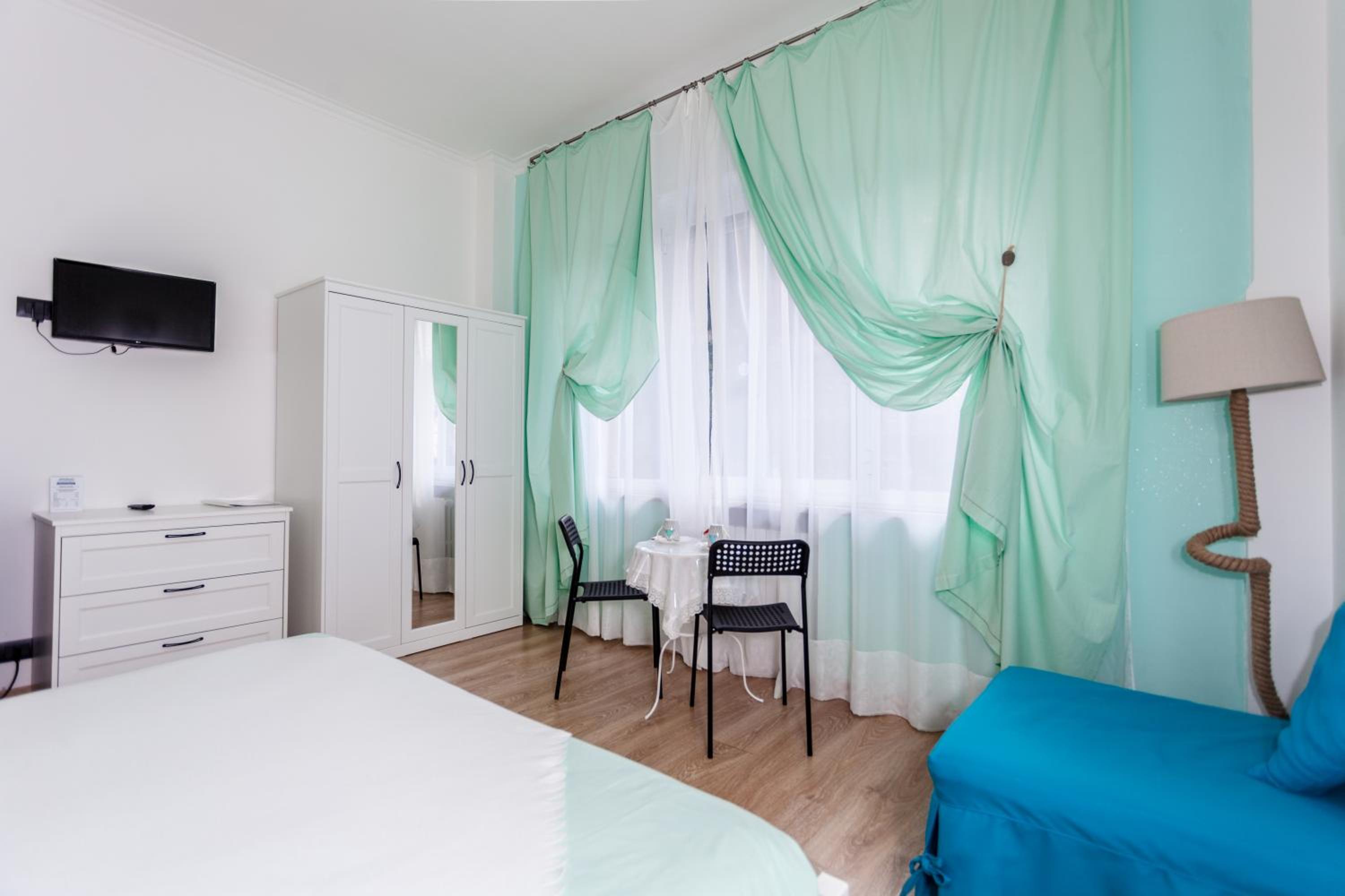 Deluxe Double Room (2 Adults + 1 Child) photo 2