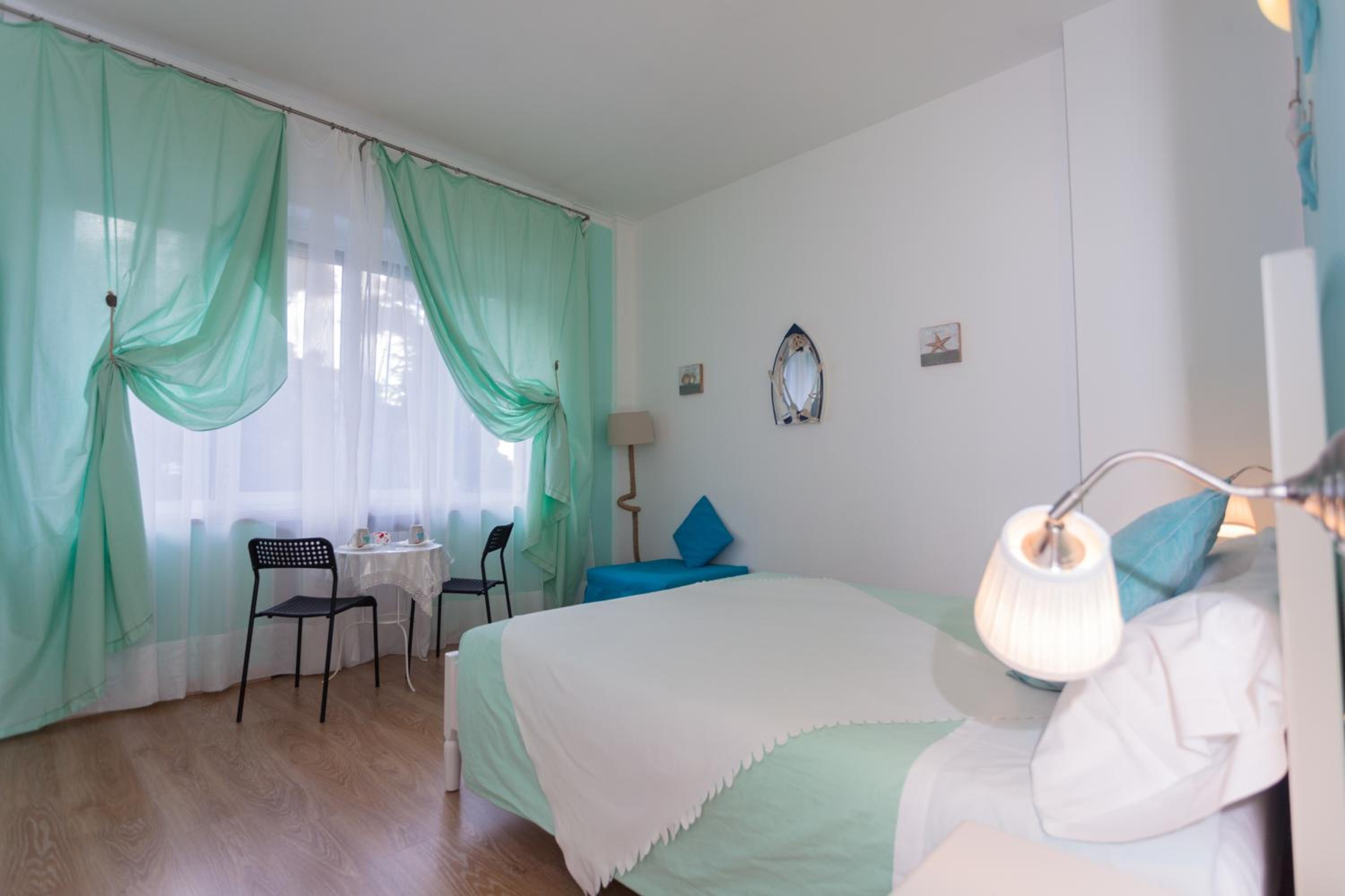 Deluxe Double Room (2 Adults + 1 Child) photo 3