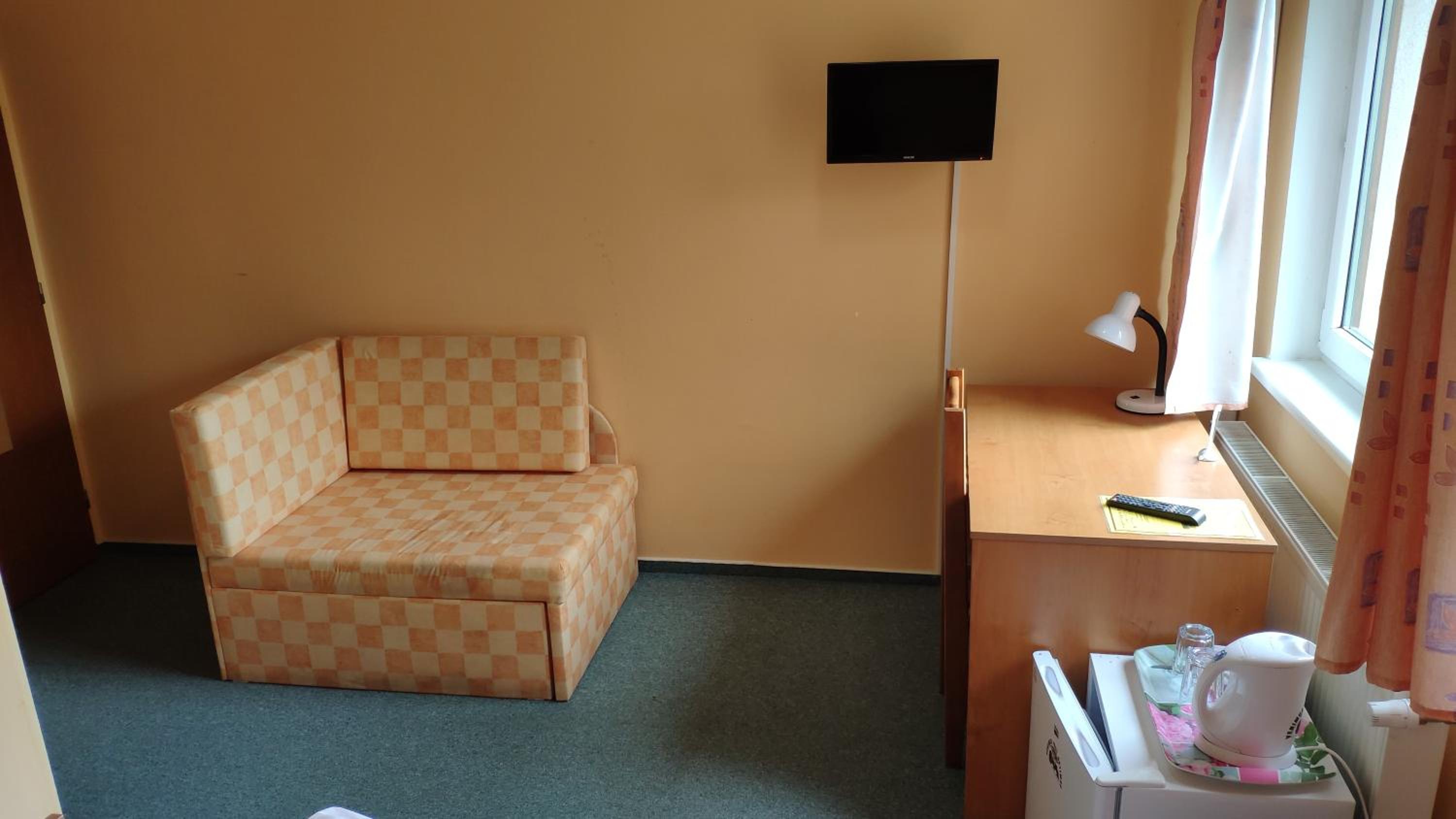 Double or Twin Room with Private Bathroom photo 3