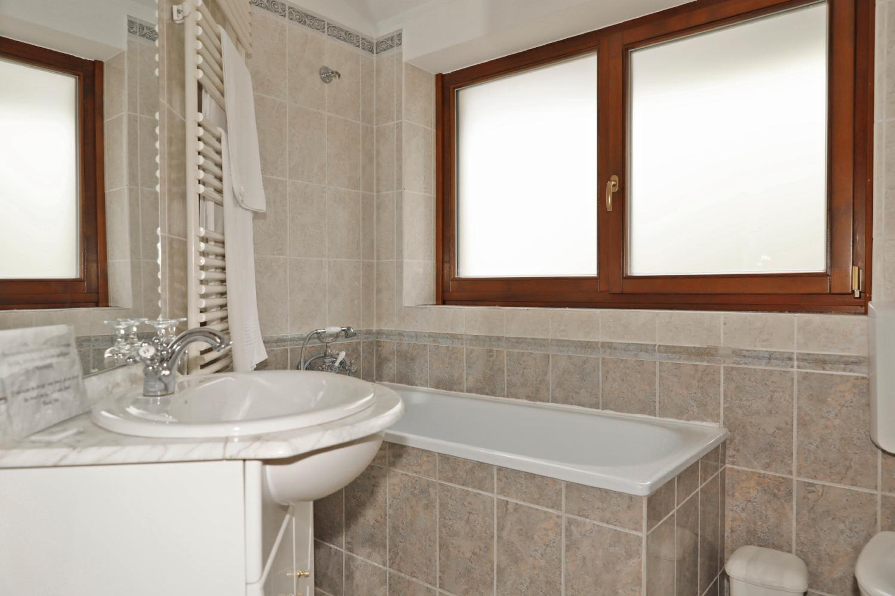 Double Room - Photo 5