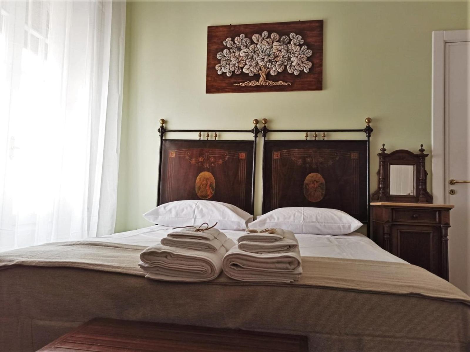 Deluxe Double Room with Balcony photo 3