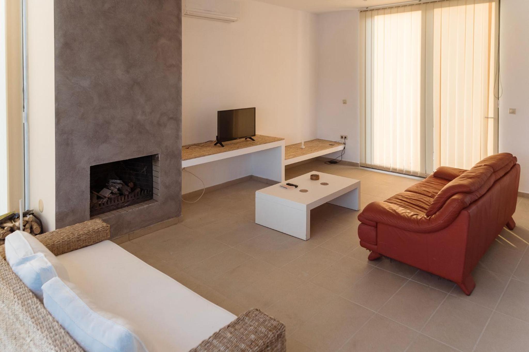 Six-Bedroom House photo 1
