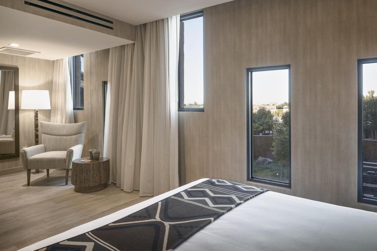 Deluxe King Room photo 1