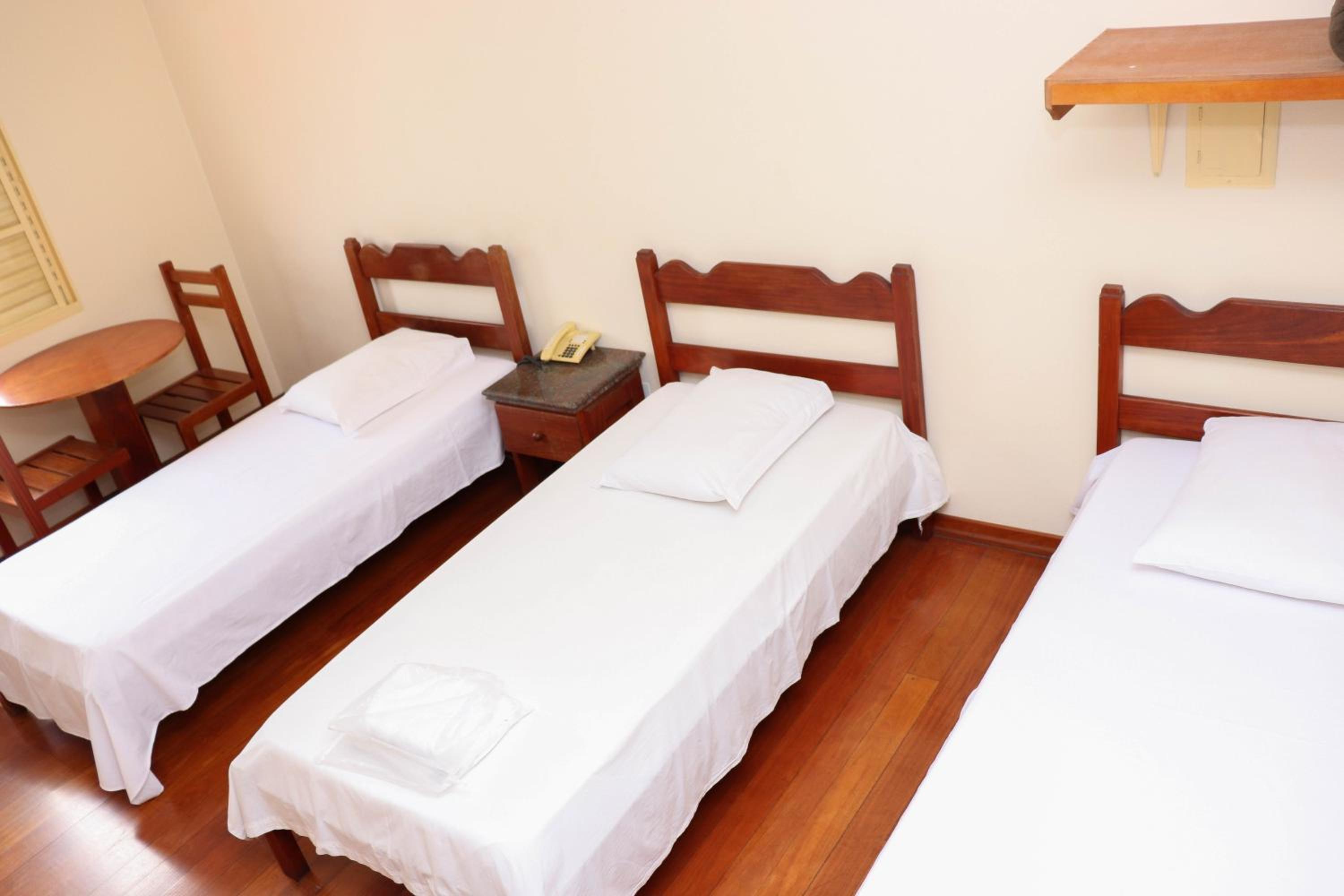 Triple Room with Single Beds photo 3