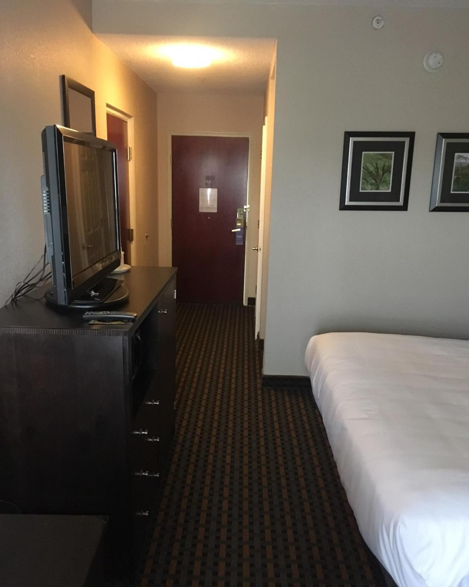 Standard King Room - Non Smoking - Photo 4
