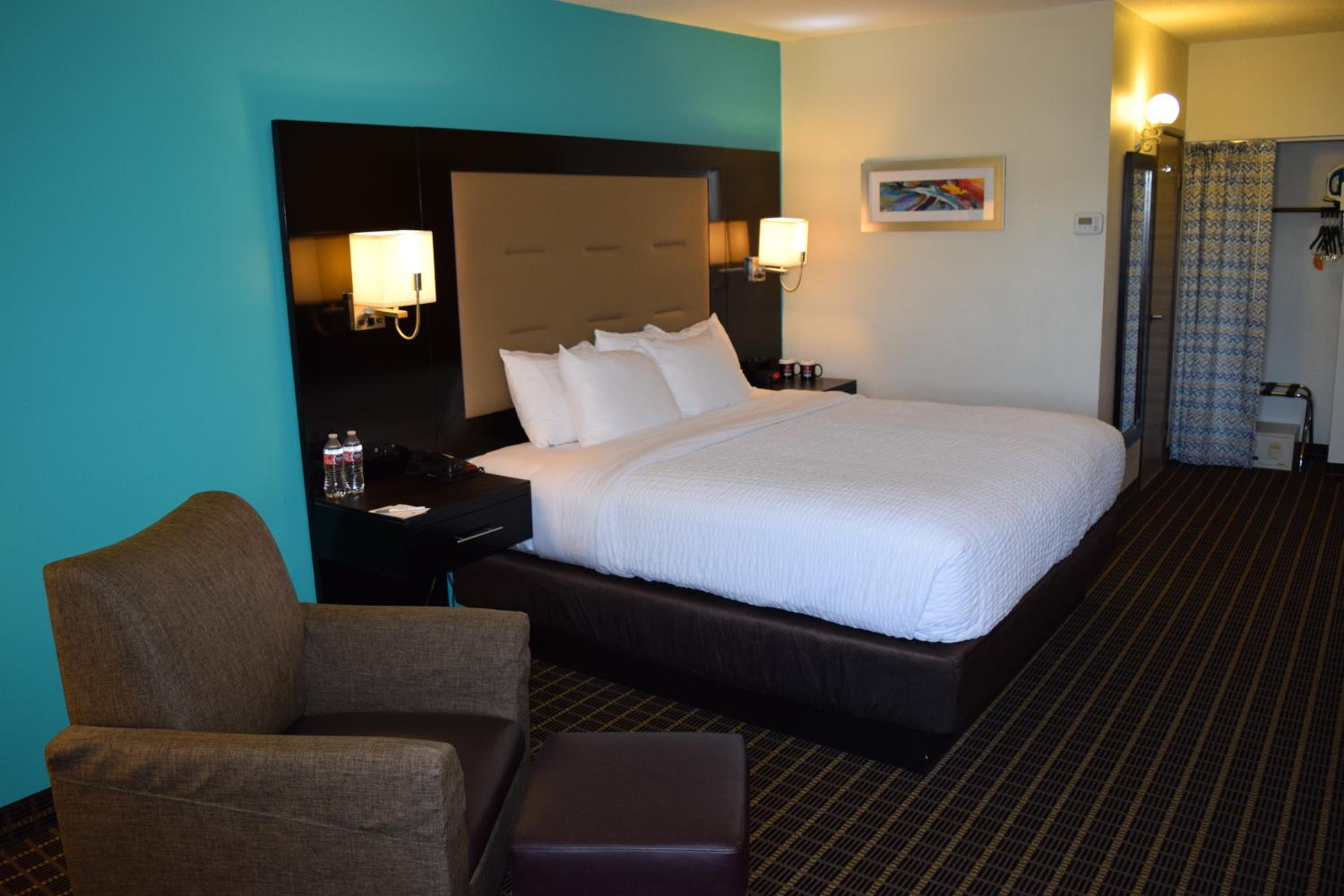 King Suite - Non-Smoking - Photo 1