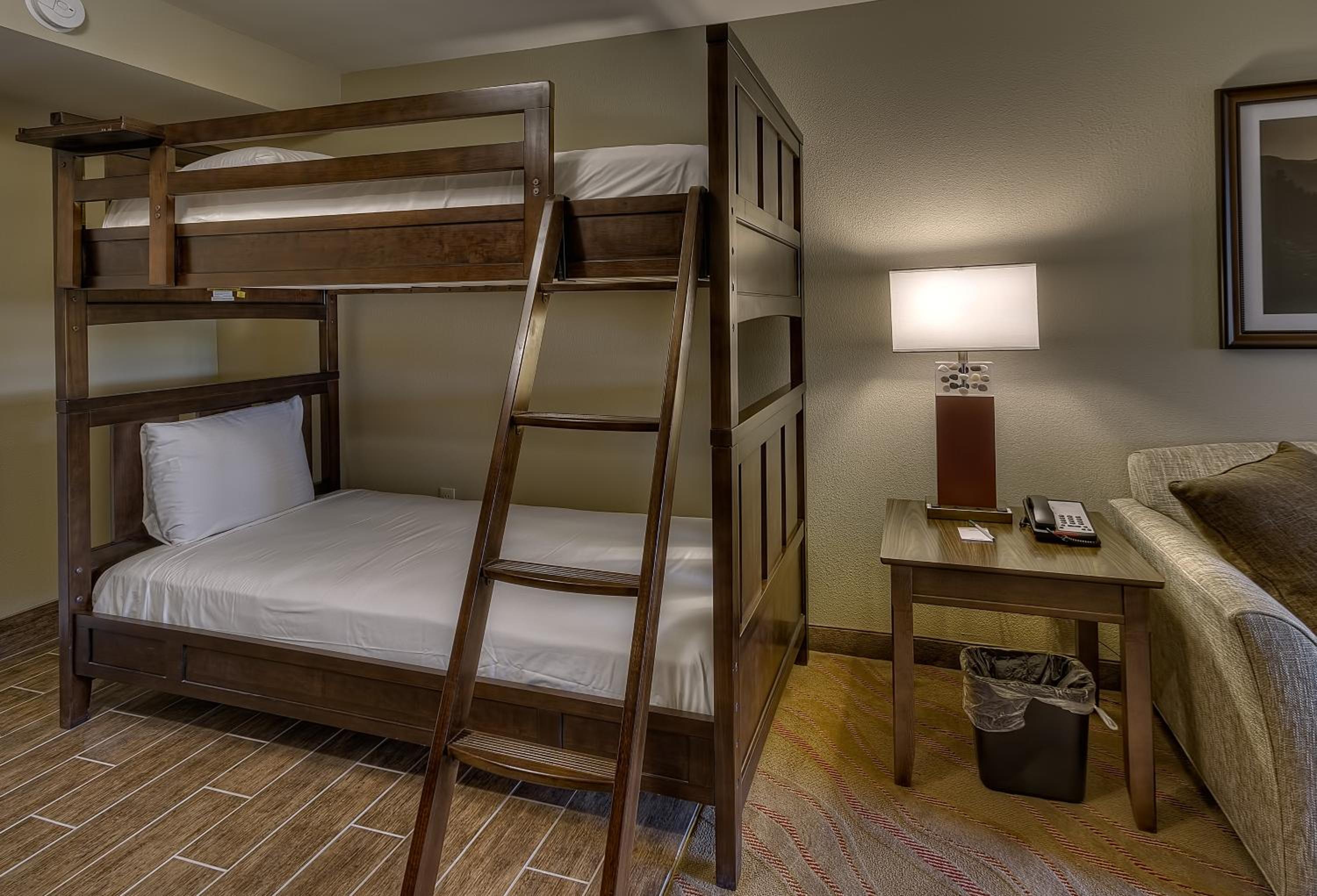 Deluxe Family Suite - Non-Smoking - Photo 1