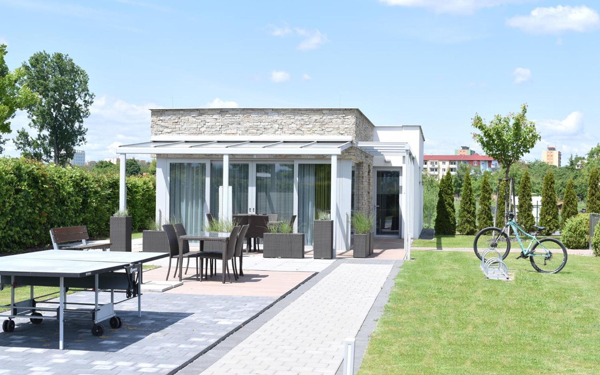 Bungalow with Garden View - Photo 4