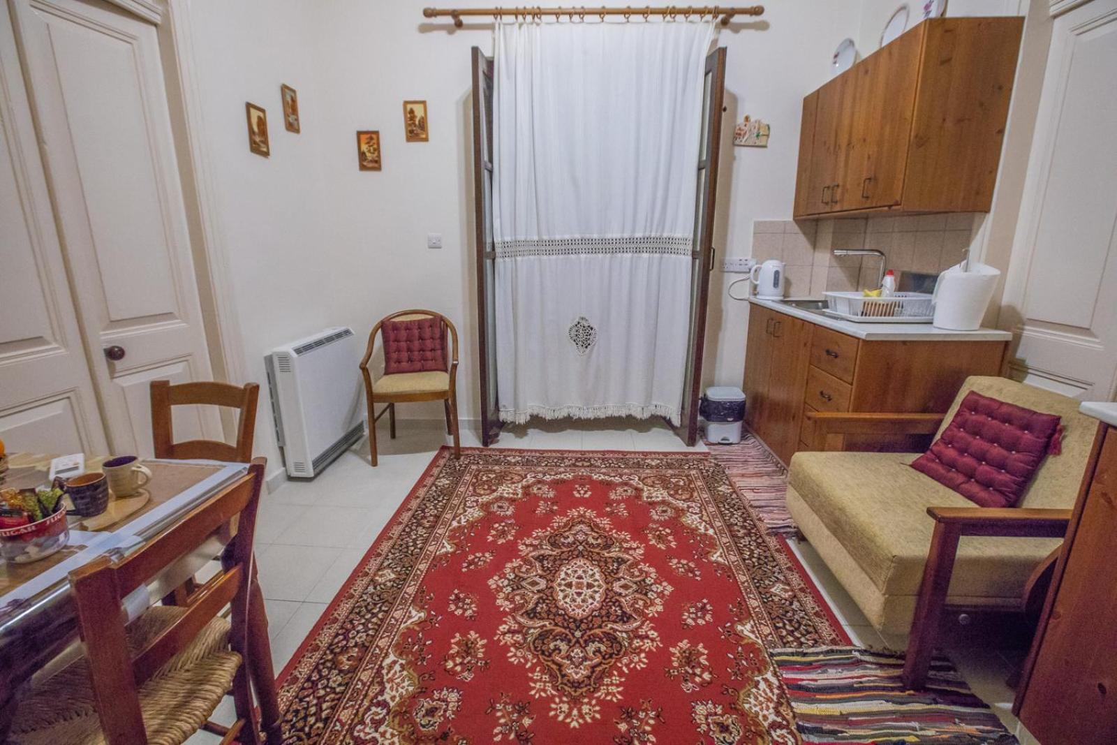 One-Bedroom Apartment with Balcony photo 2
